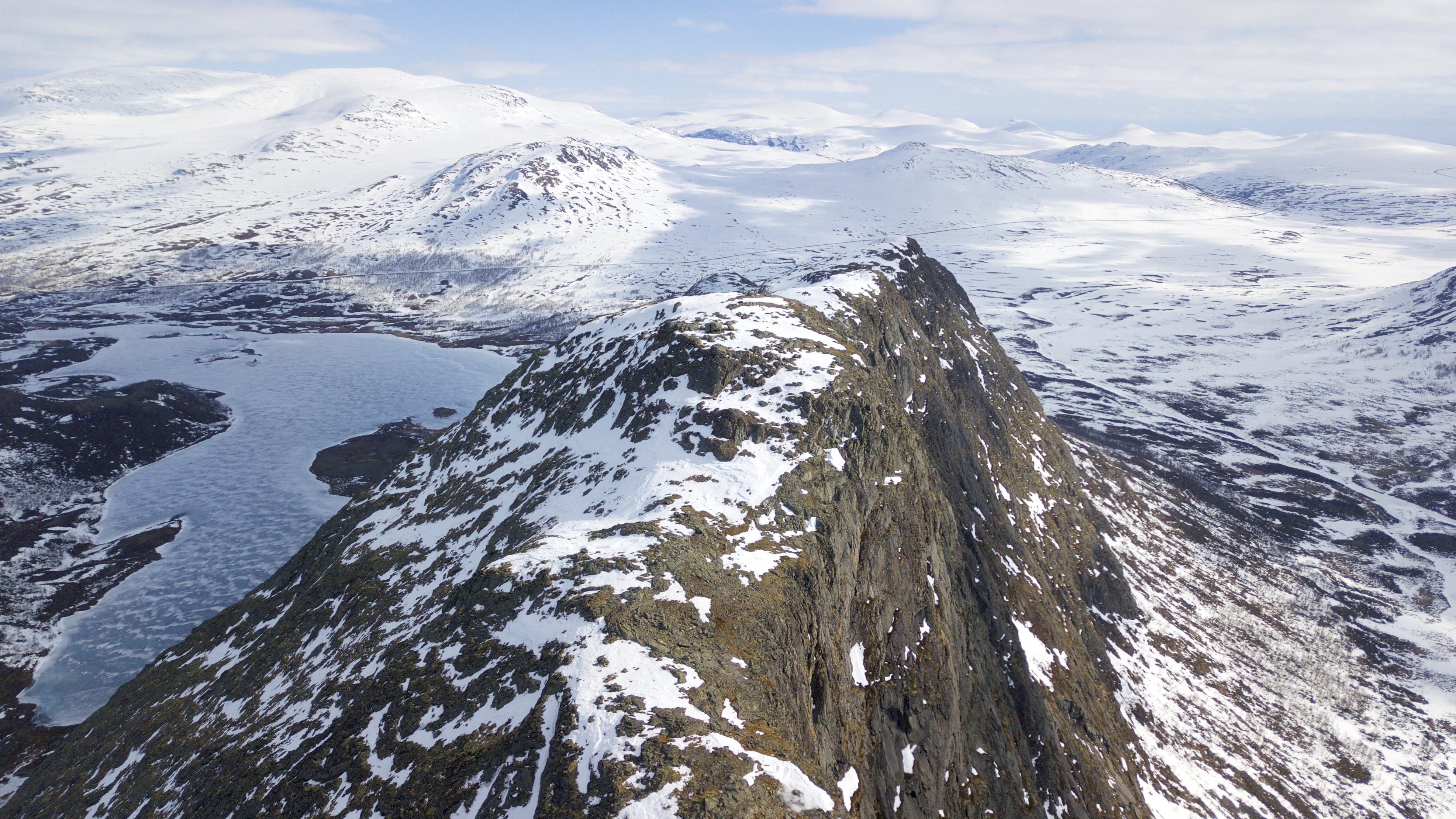 Toppen av Knutshøe (1.517 moh) ved inngangen til Jotunheimen i øst.