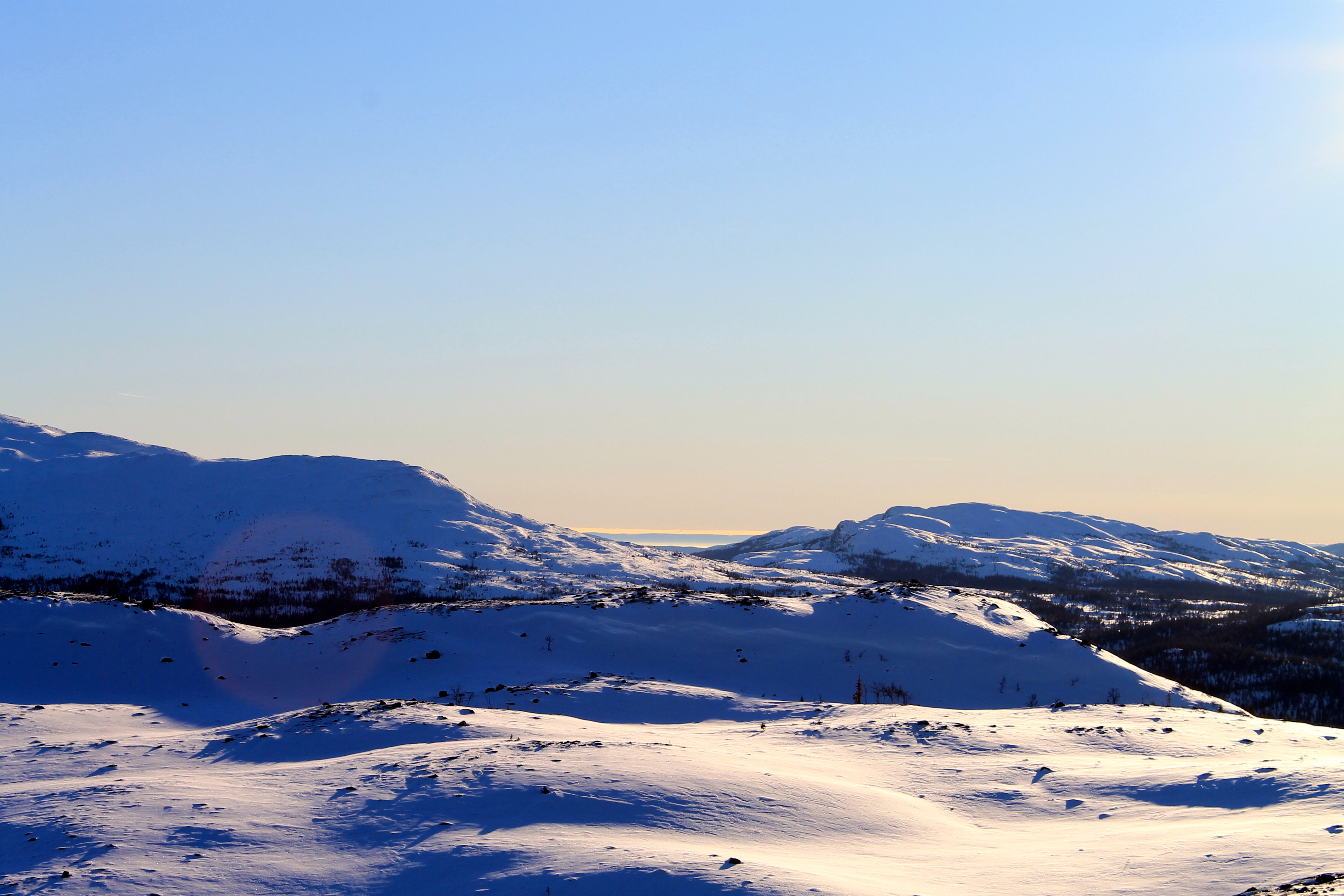 En kan skimte havet fra Nevlingkollen.