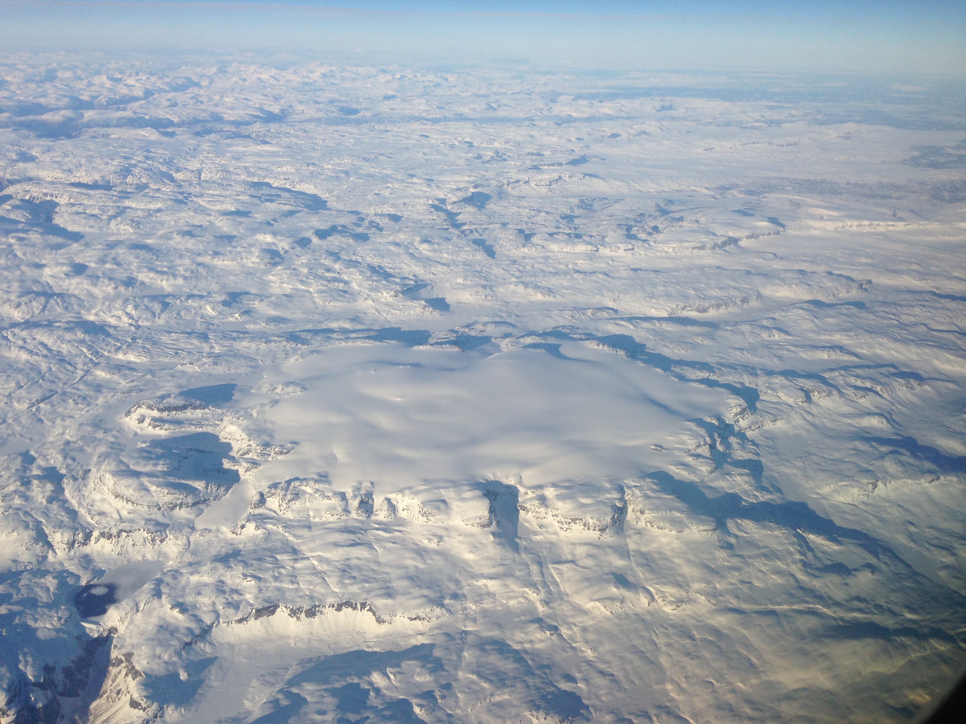 Hardangerjøkulen er et imponerende syn sett fra luften. Her sett fra sør.