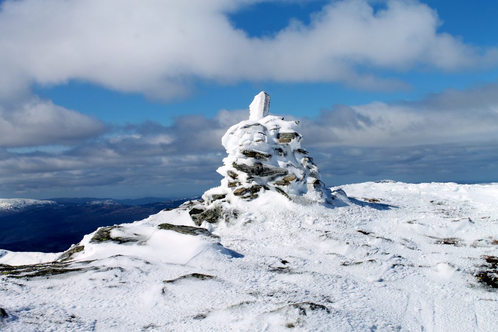 Toppvarden på Byrkjefjellet (1.046 moh).