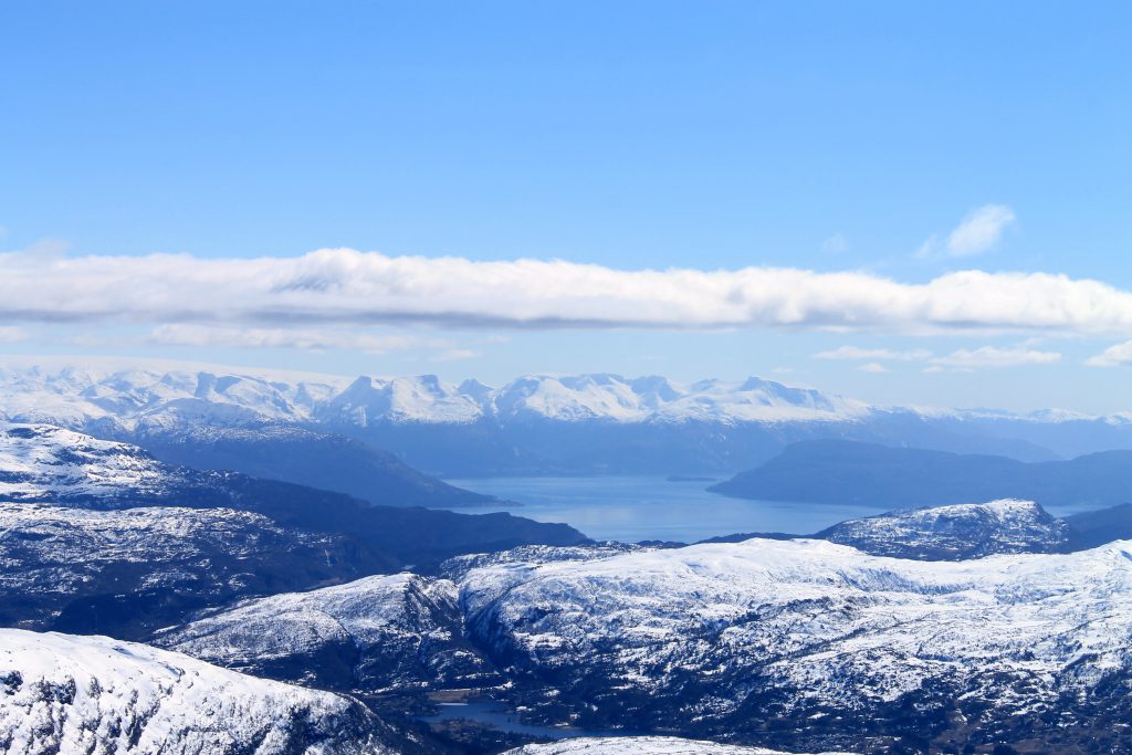 Hardangerfjorden, Rosendalsalper og Folgefonna.