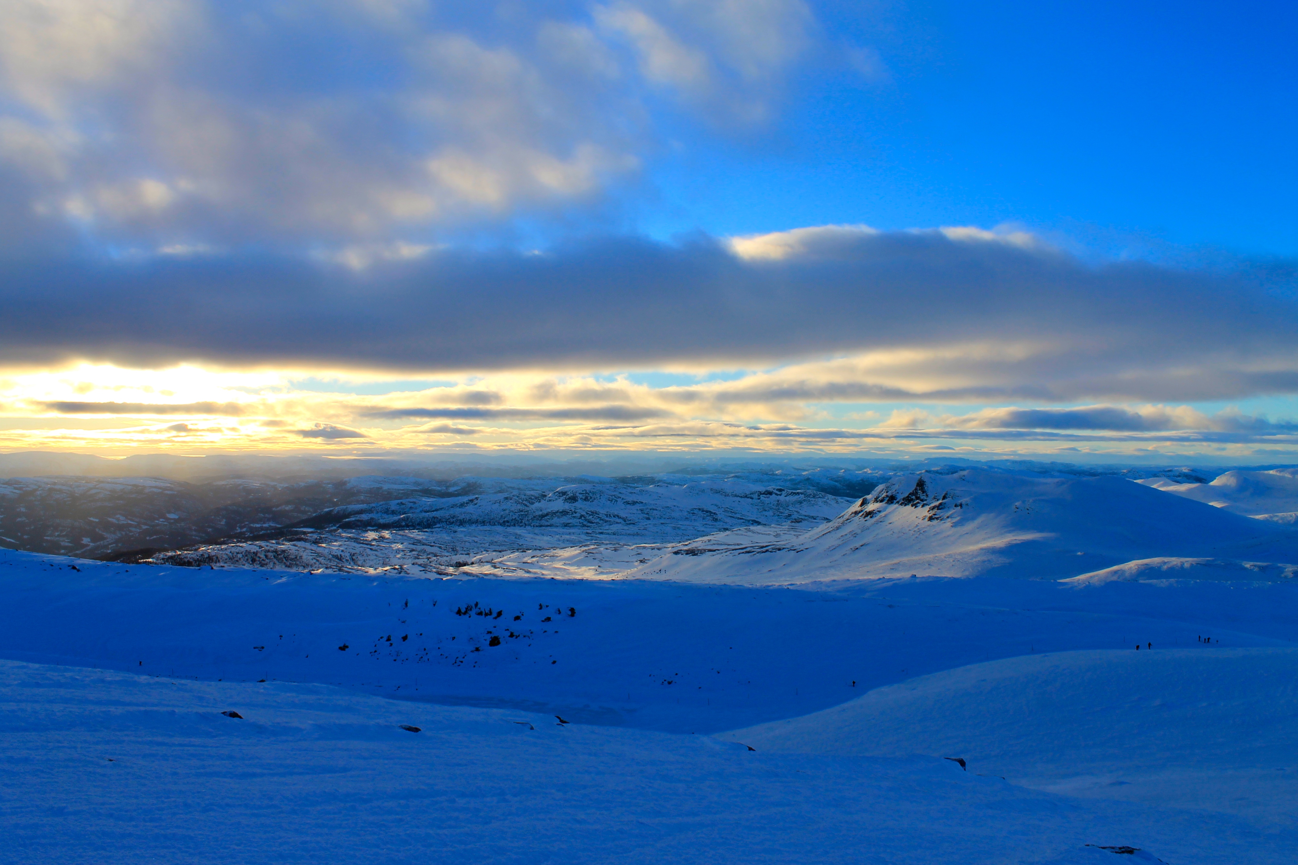 Utsikt mot Hardangervidda. Ranten til høyre i bildet.