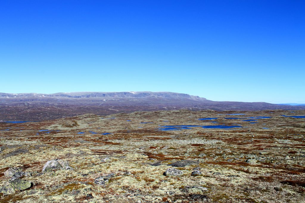Hallingskarvet er et dominerende landemerke nord på Hardangervidda.