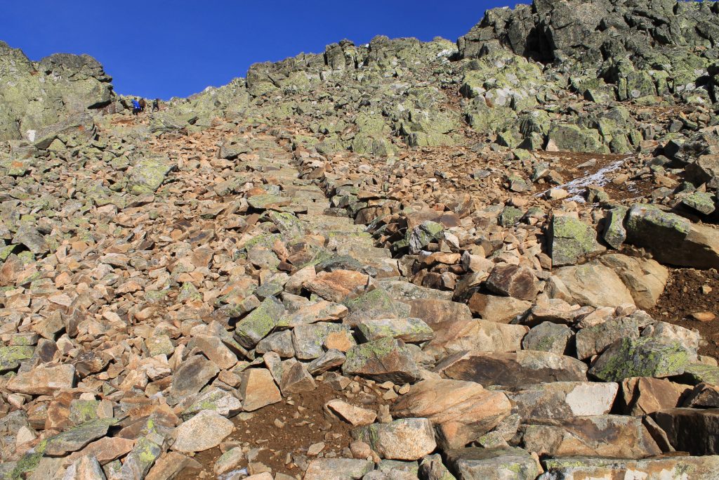Fra Prestholtseter og opp til Prestholtskardet er det tilrettelagt vei av av Sherpaer.