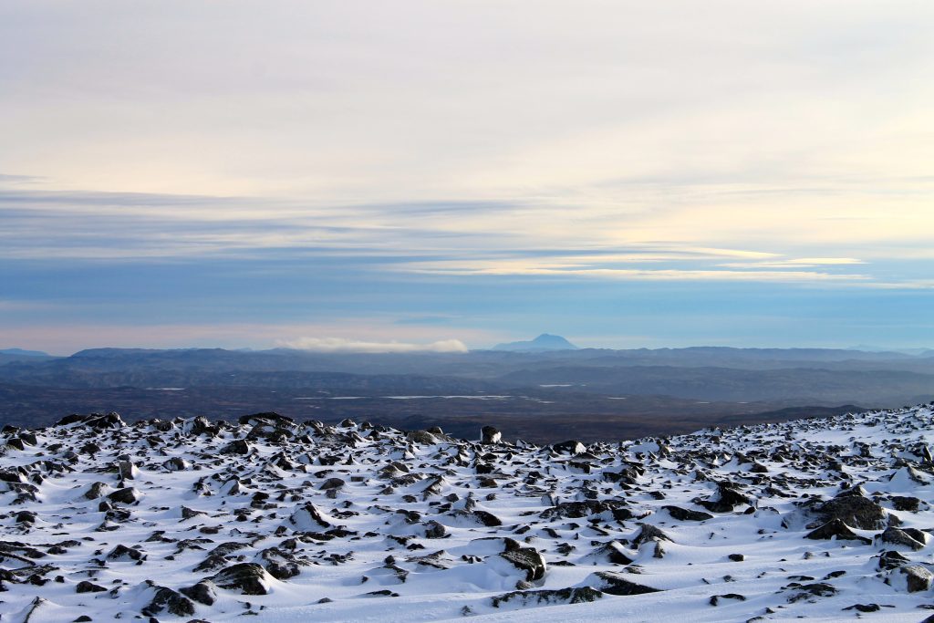 Fra Hallingskarvet er det fin utsikt over Hardangervidda og på klarværsdager ser en tydelig Gautatoppen (1.883 moh).
