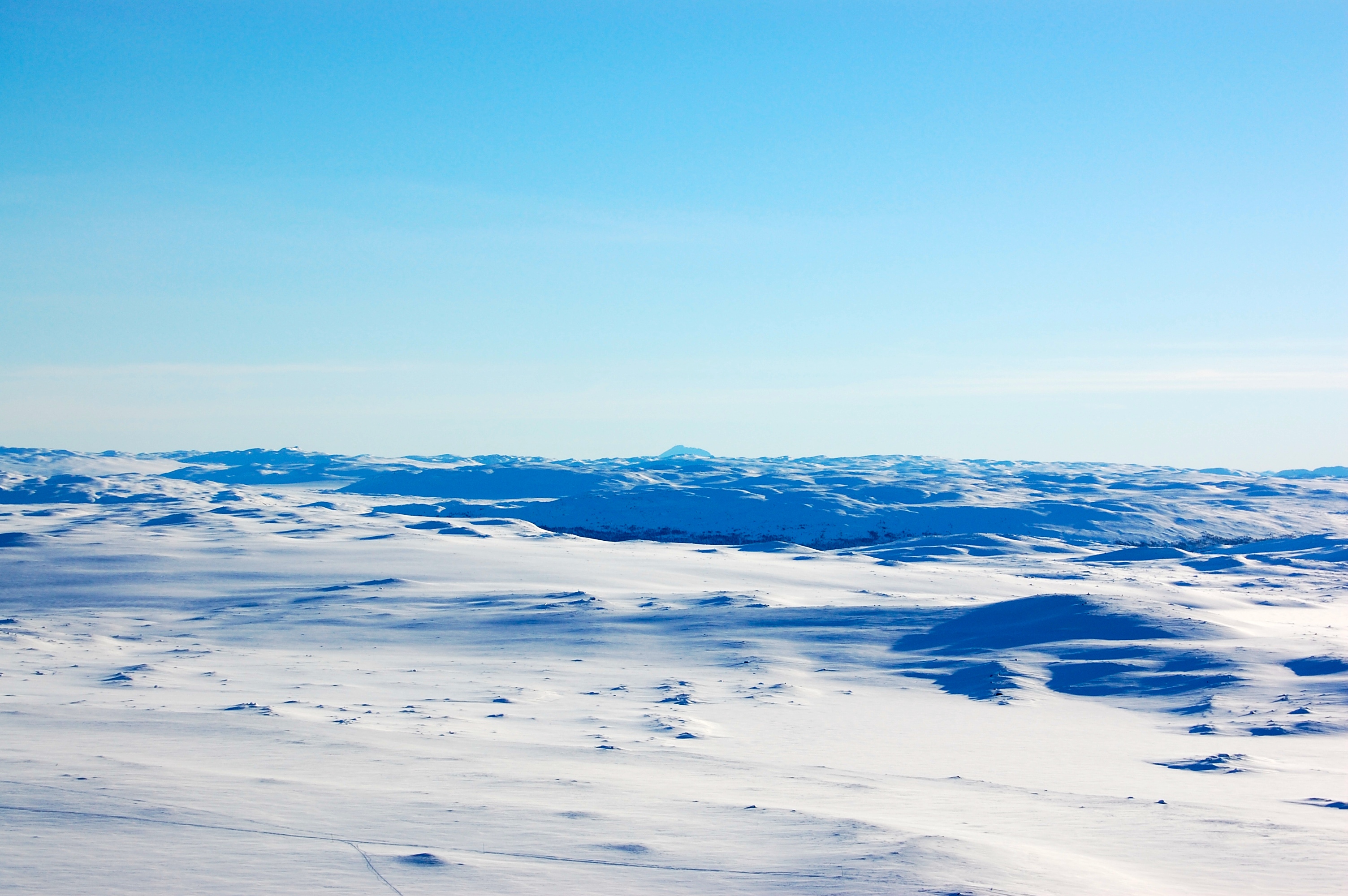 Gaustatoppen (1.883 moh) markerer slutten på Hardangervidda i sør.