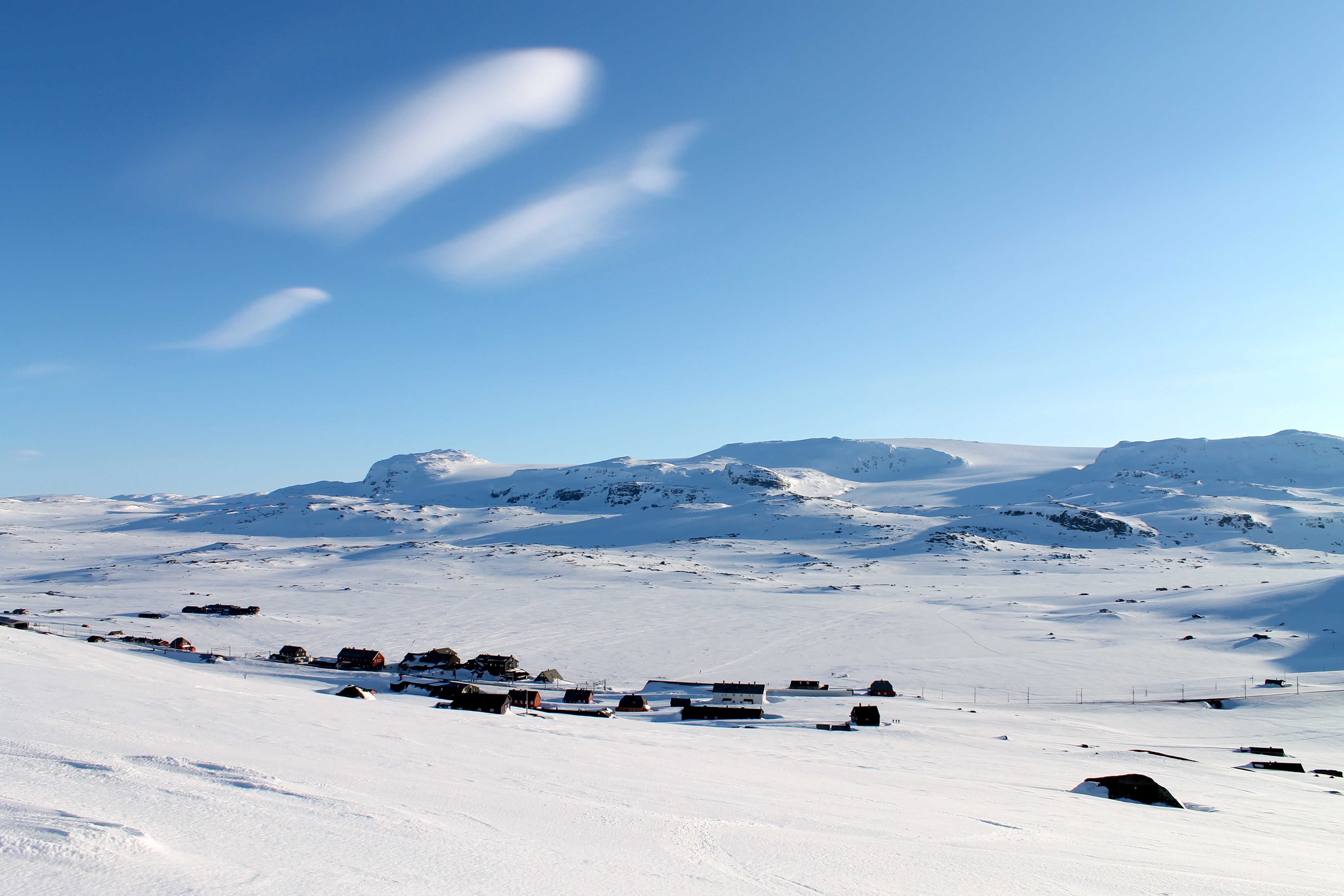 Finse markerer skillet mellom Skarvheimen og Hardangervidda.