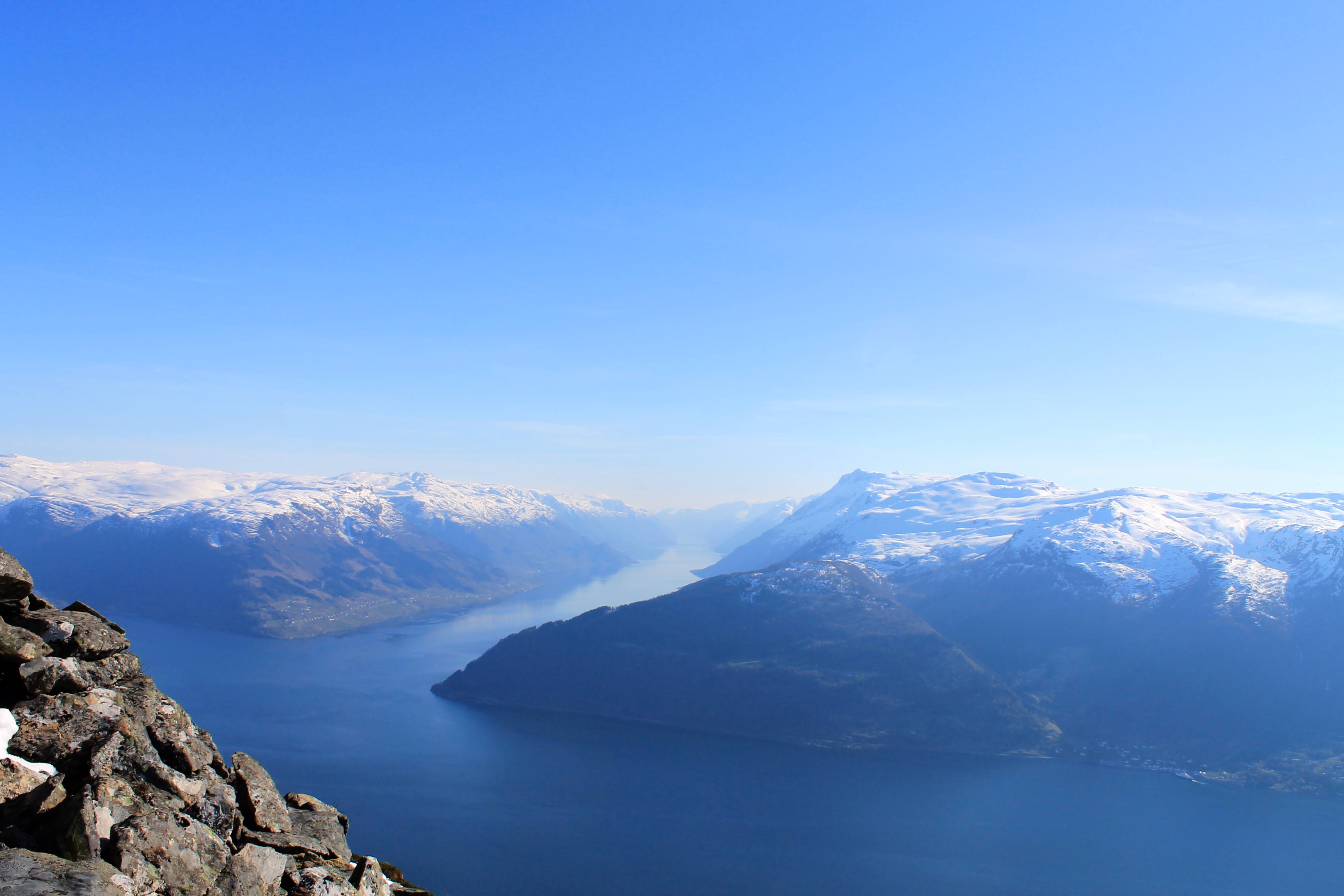 Utsikt fra Oksen i Hardanger mot Sørfjorden.