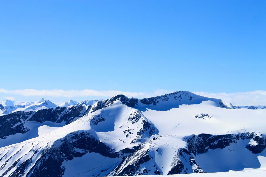 Surtningssue (2.368 moh) er kjent for å kanskje ha Jotunheimens beste utsikt.