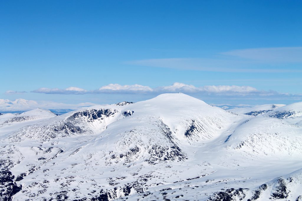Glittertind (2.460 moh) er landets nest høyeste fjell og en fin skitopp.