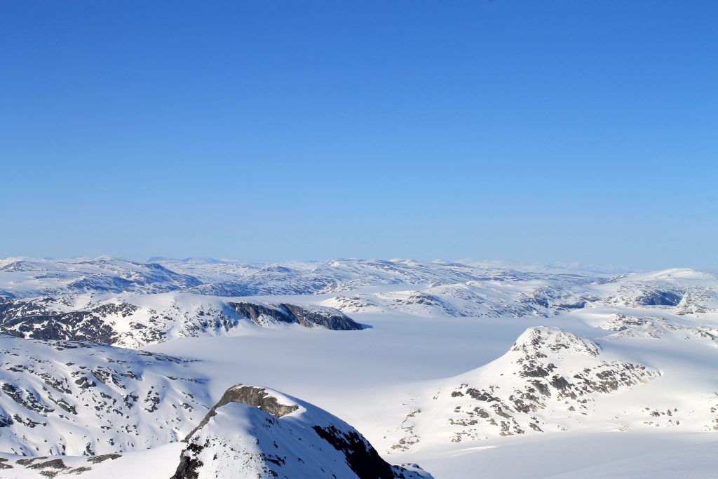 Utsikt mot den nordligste delen av Jostedalsbreen og Strynefjellet.
