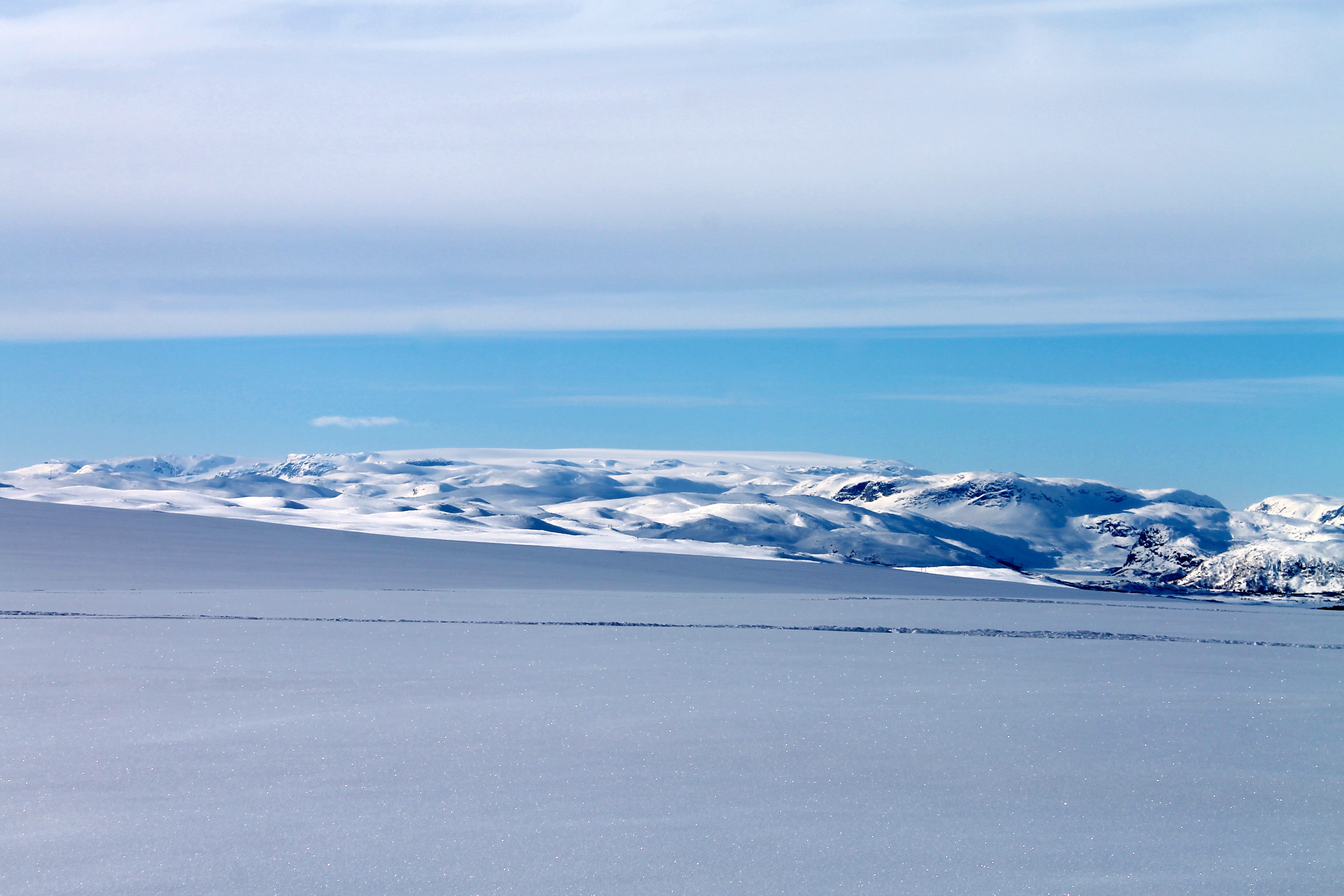 Hardangerjøkulen sees i fint var på vei til Tuva.