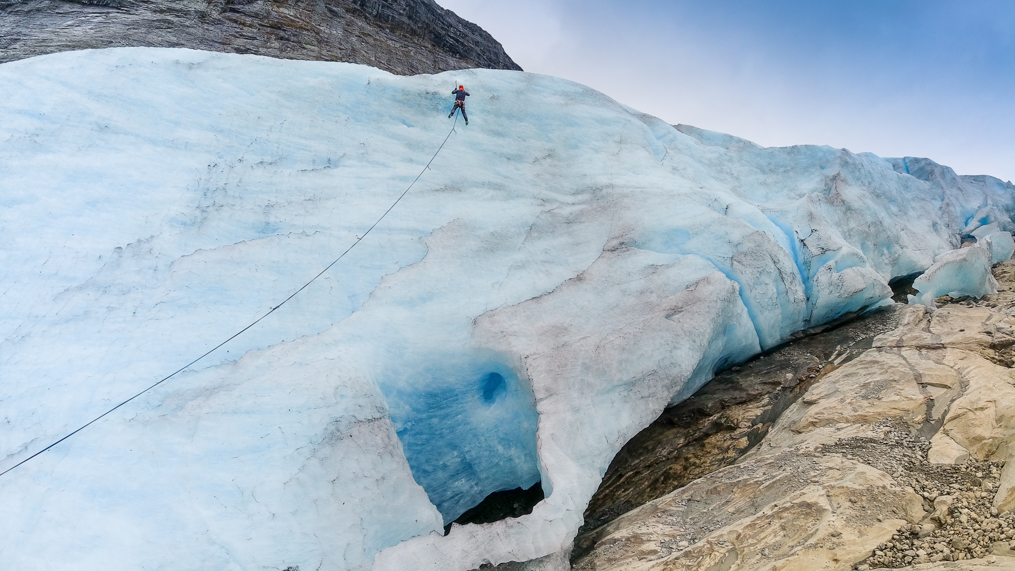 Nedre brefronten på Fåbergstølsbreen er fin å isklatre.