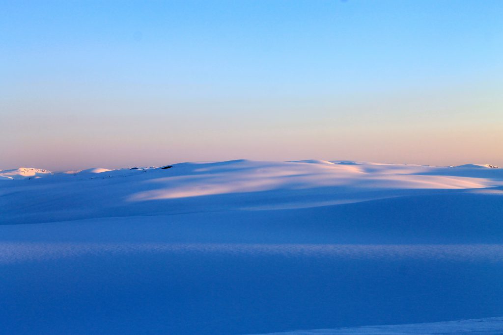 Høgste Breakulen er det høyeste punktet på selve breen og varierer i høyde.