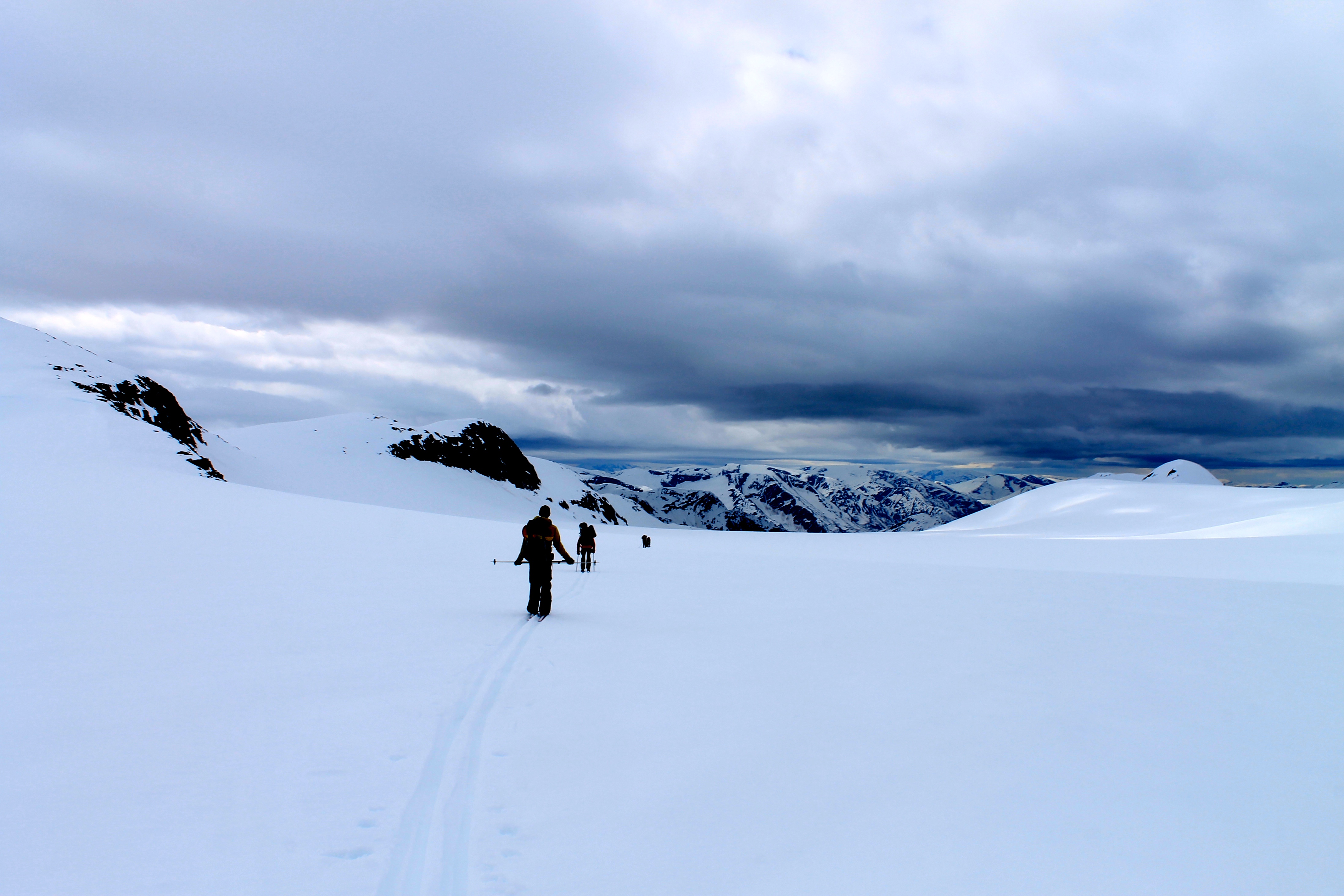 På ski nedover Supphellebreen.