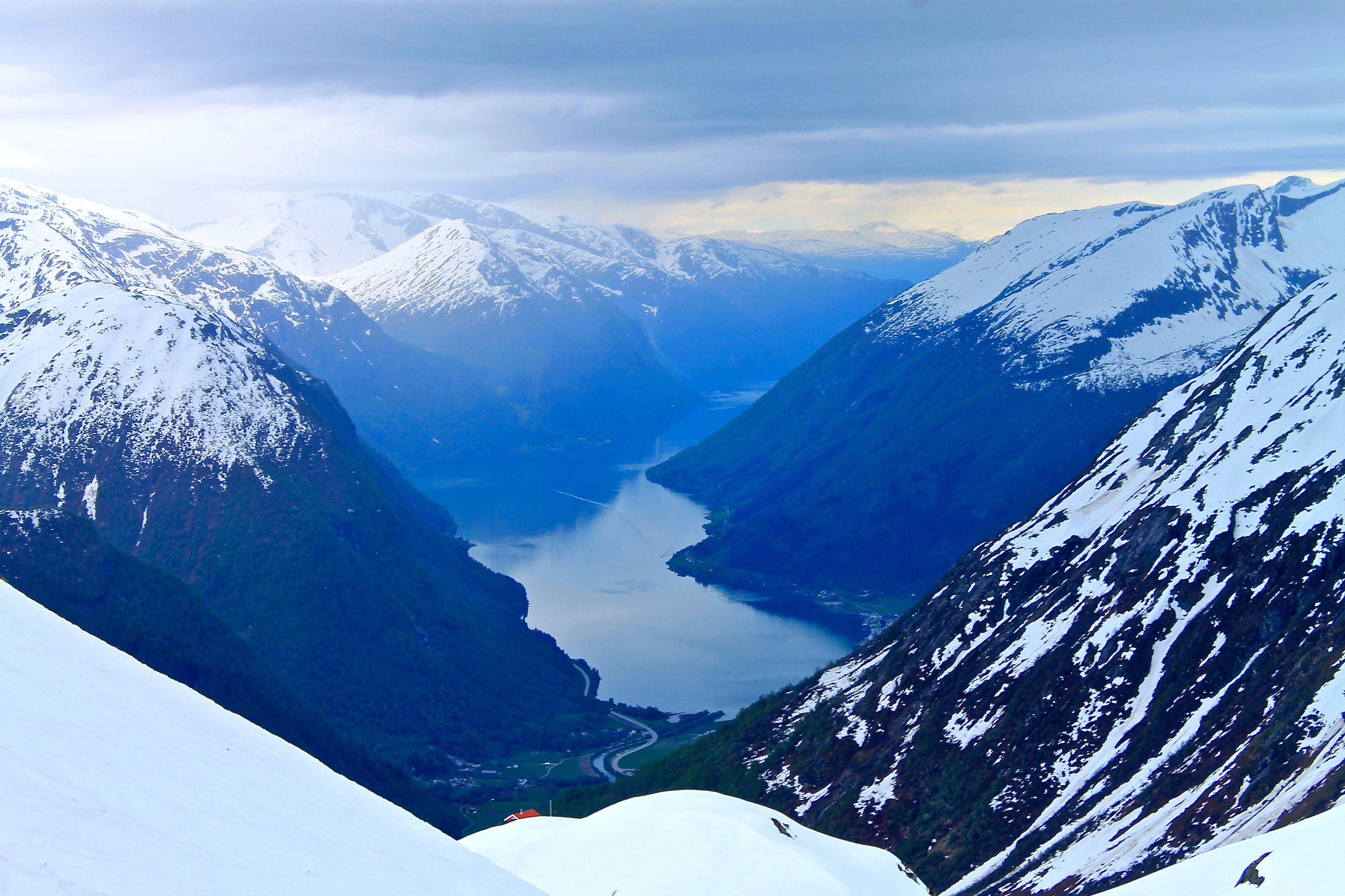 Når vi ser Fjærland betyr det at vi nærmer oss slutten på turen.