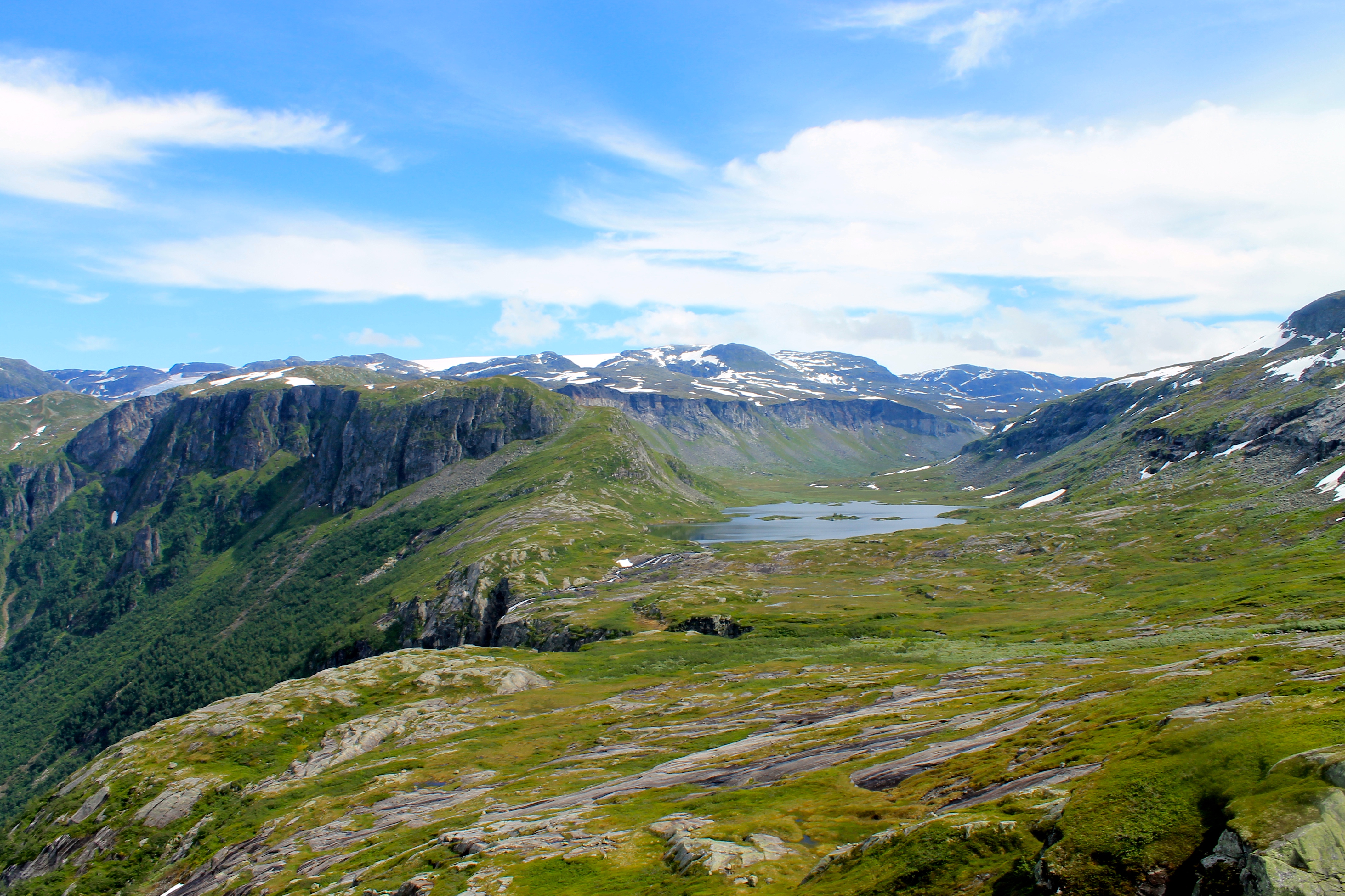 Flott turterreng vel oppe på vidden med utsikt inn i den vakre Skytjedalen.