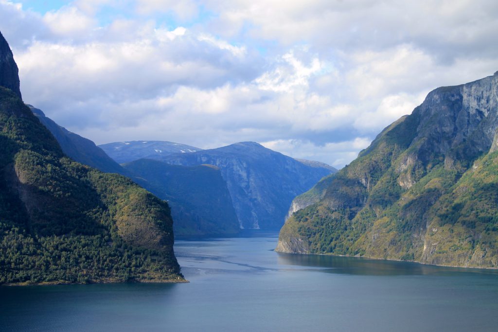 Aurlandsfjorden trekker hvert år tusenvis av turister fra hele verden.