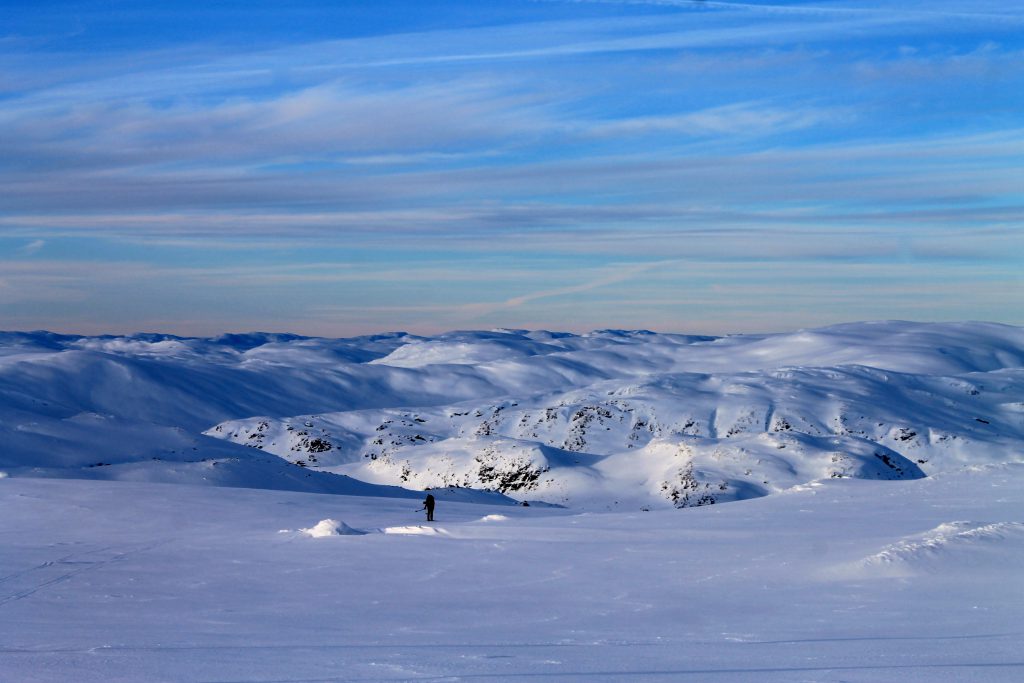 På vei ned fra Vossaskavlen mot Kaldavasshytta.