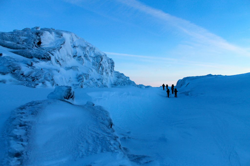 Magisk stemning en tidlig vintermorgen over Kaldavassnuten mot Myrdal.