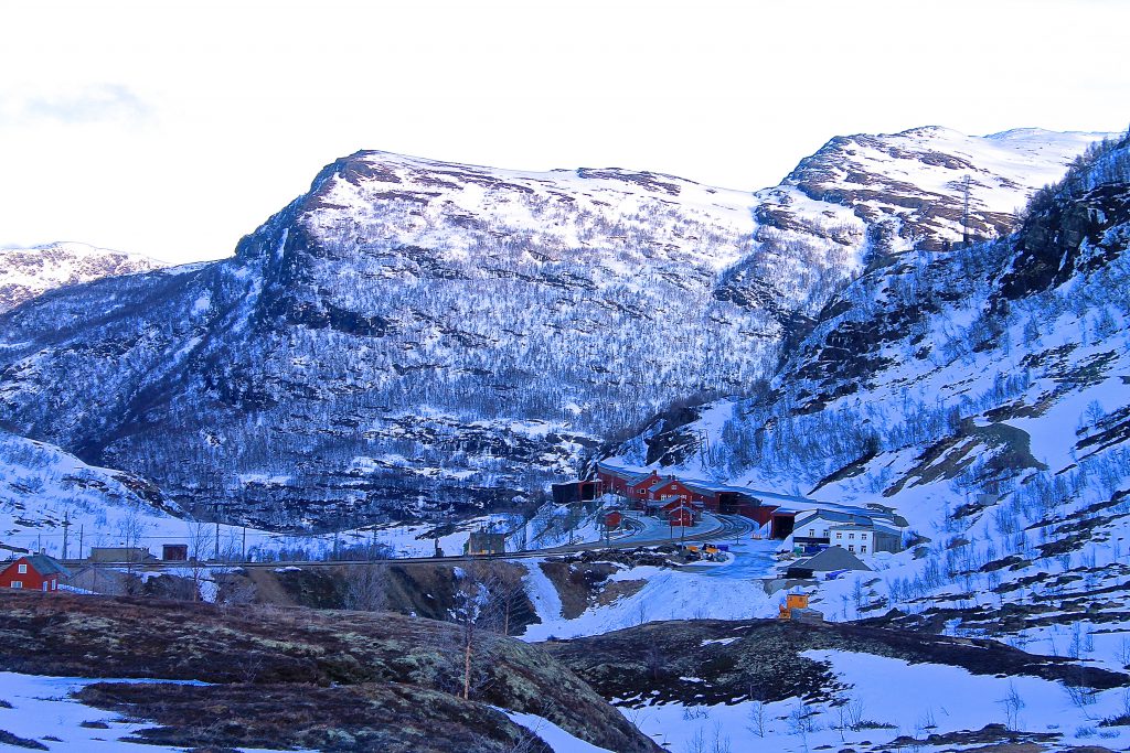 Vel nede på Myrdal stasjon markerer slutten på vår tur over Vossaskavlen.