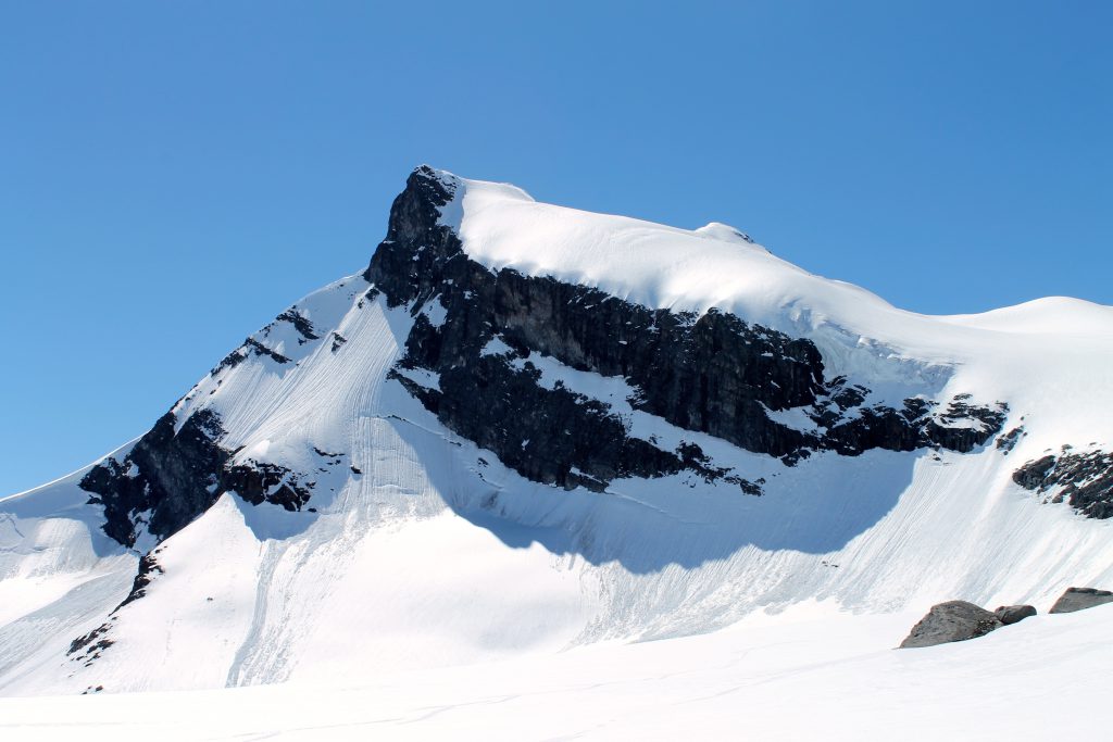 Storebjørn (2.222 moh) i Jotunheimen.