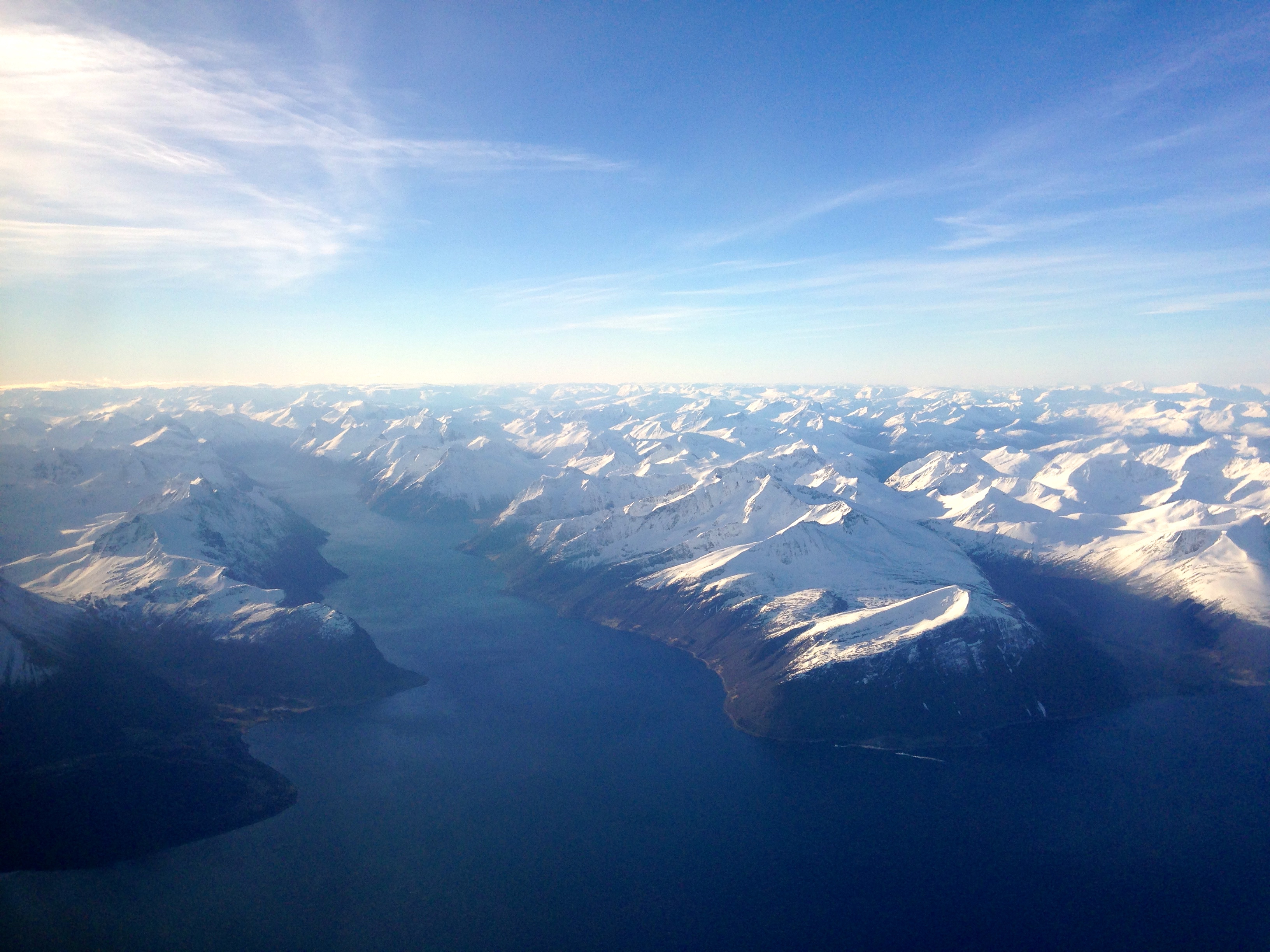 Hjørundfjorden er omringet av flotte sunnmørske tinder.