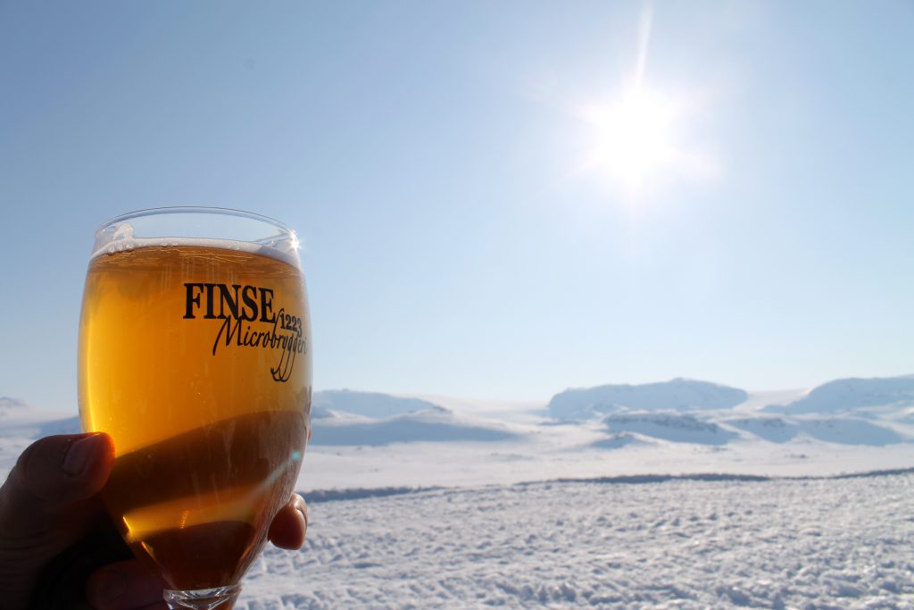 Finsehytta har sitt eget mikrobryggeri hvor de brygger flere typer øl som kan nytes i solveggen.