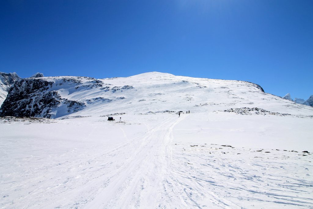 Dyrhaugsryggen er en lang og fin rygg opp mot Nørdre Dyrhaugstind og de andre Dyrhaugstindene.