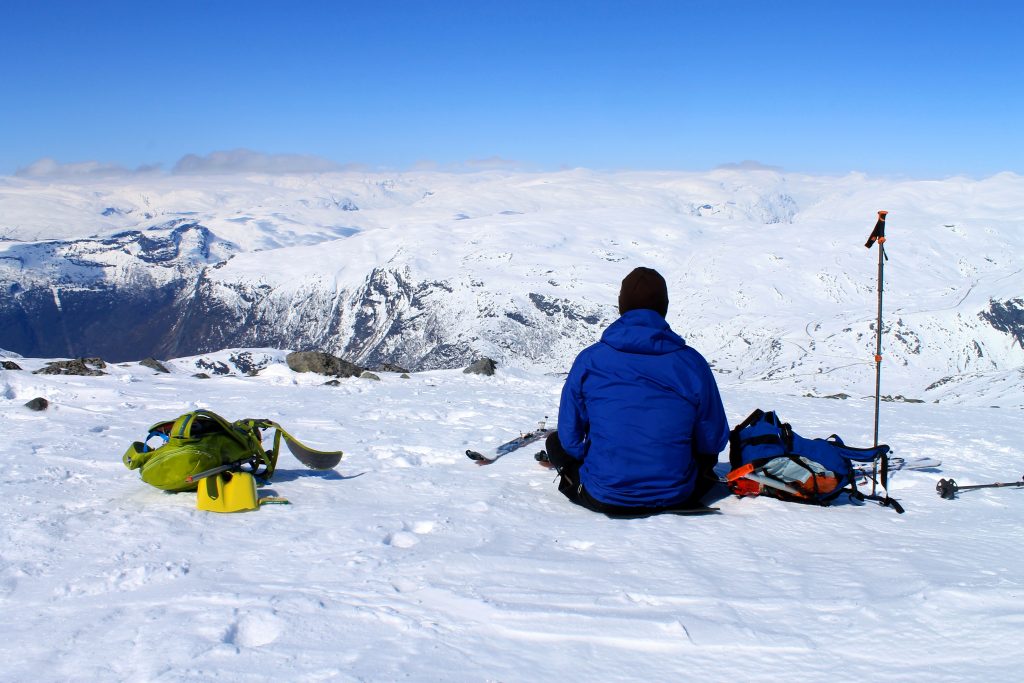 Fra Dyrhaugsryggen er det fin utsikt mot Jostedalsbreen og Breheimen.