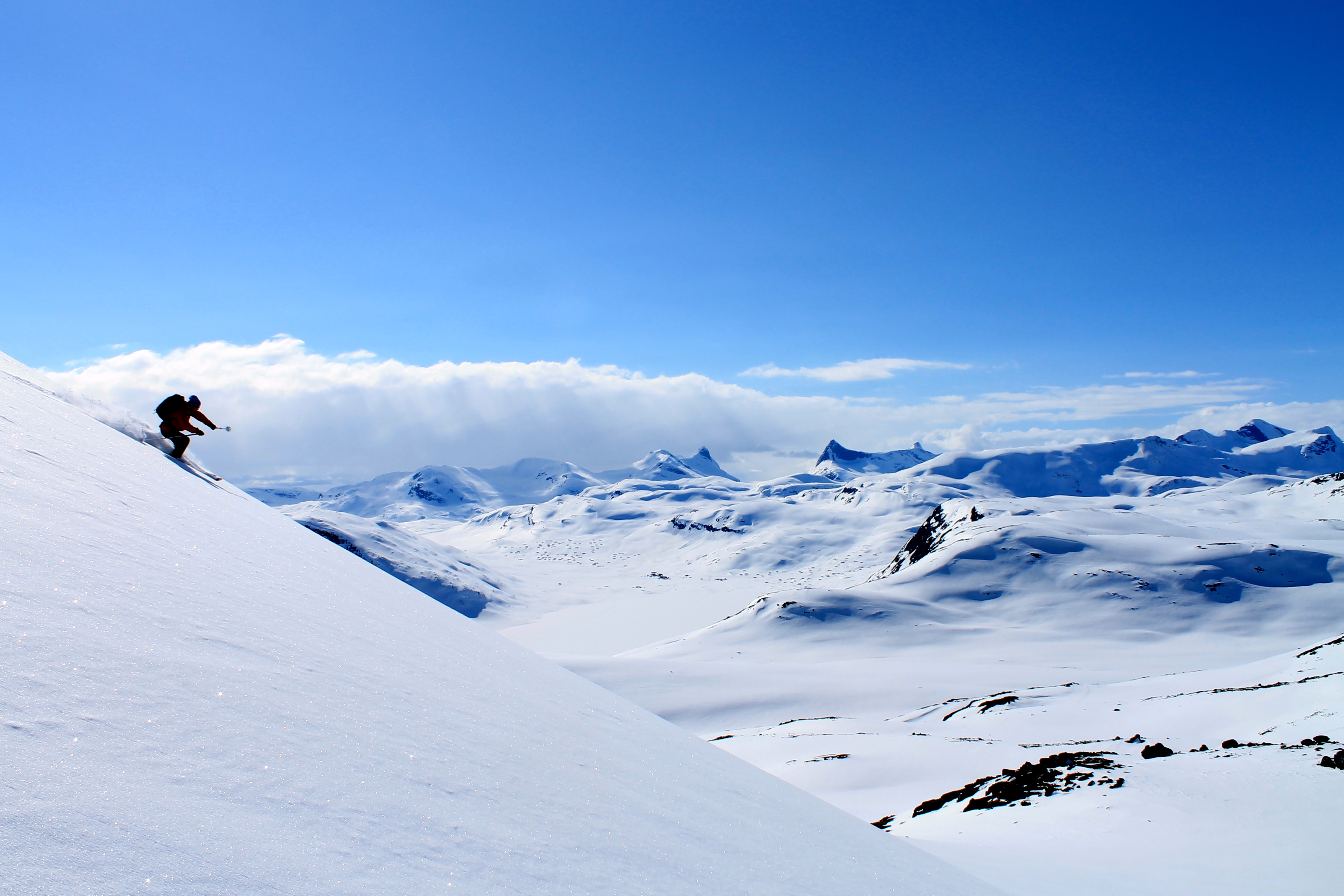 Det er mulighet for mange flotte toppturer på ski ved Eidsbugarden.