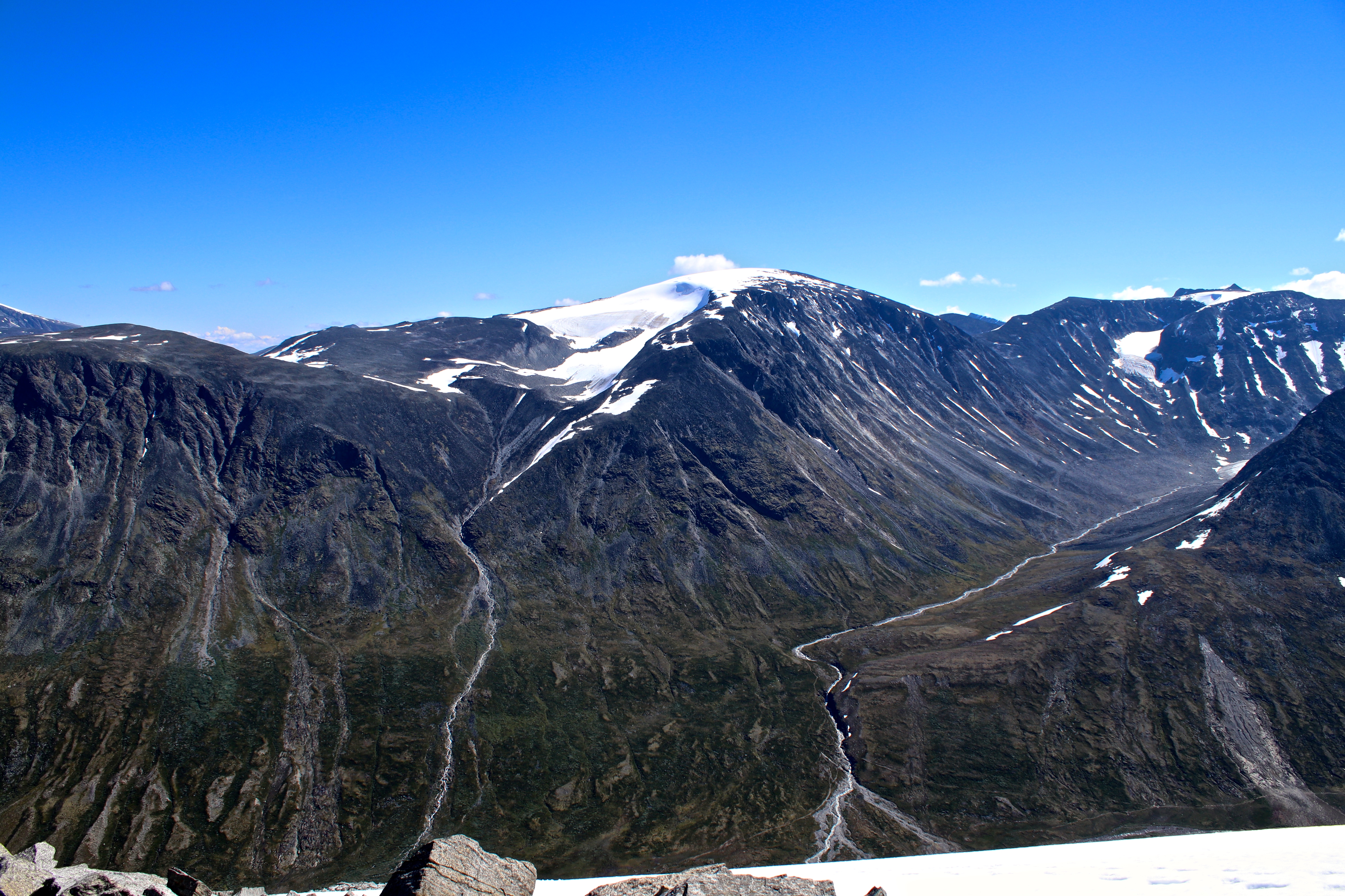 Leirhøe (2.330 moh) sett fra Styggehøe.