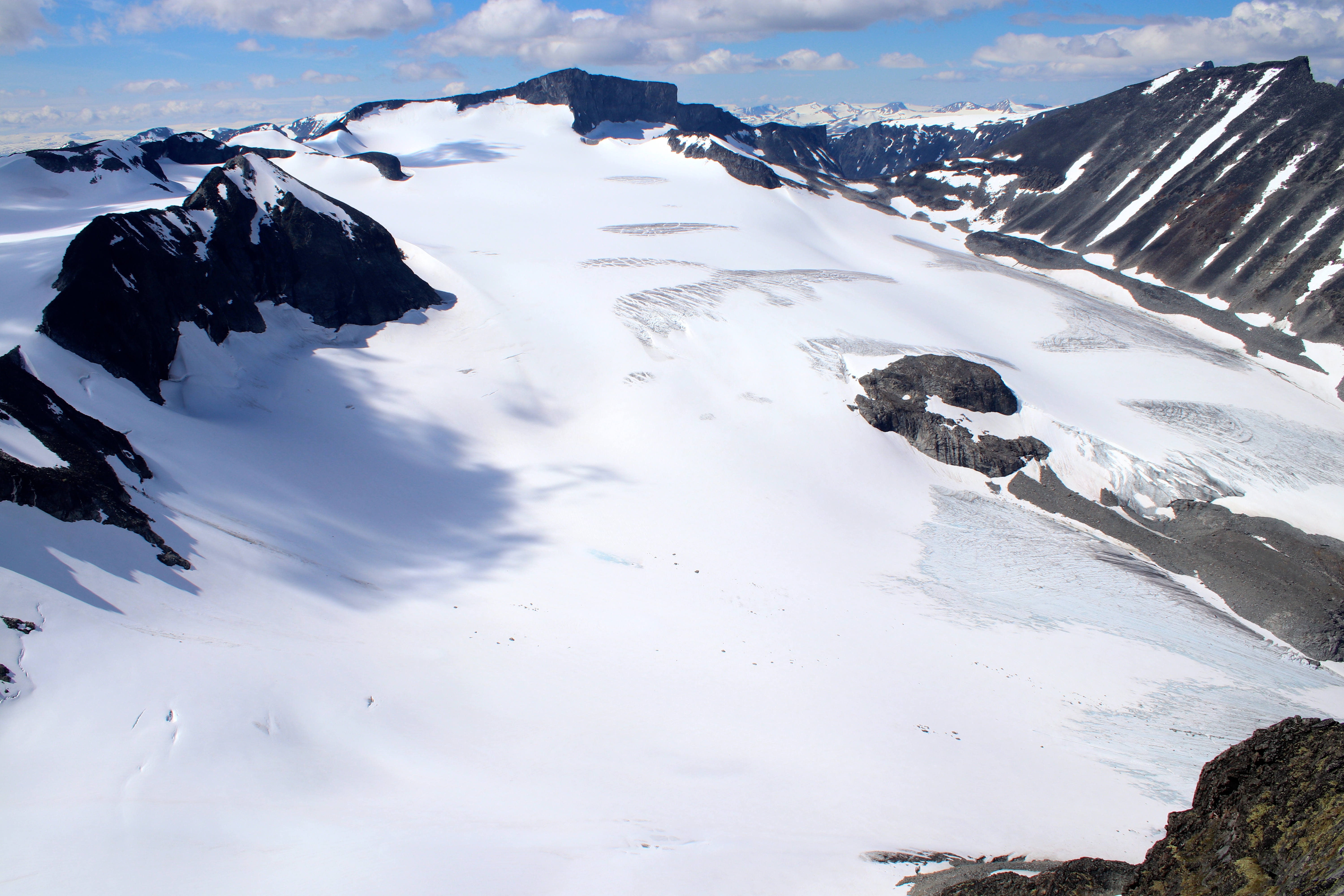 Utsikt over Tverråbrean fra Styggehøe (2.213 moh). 