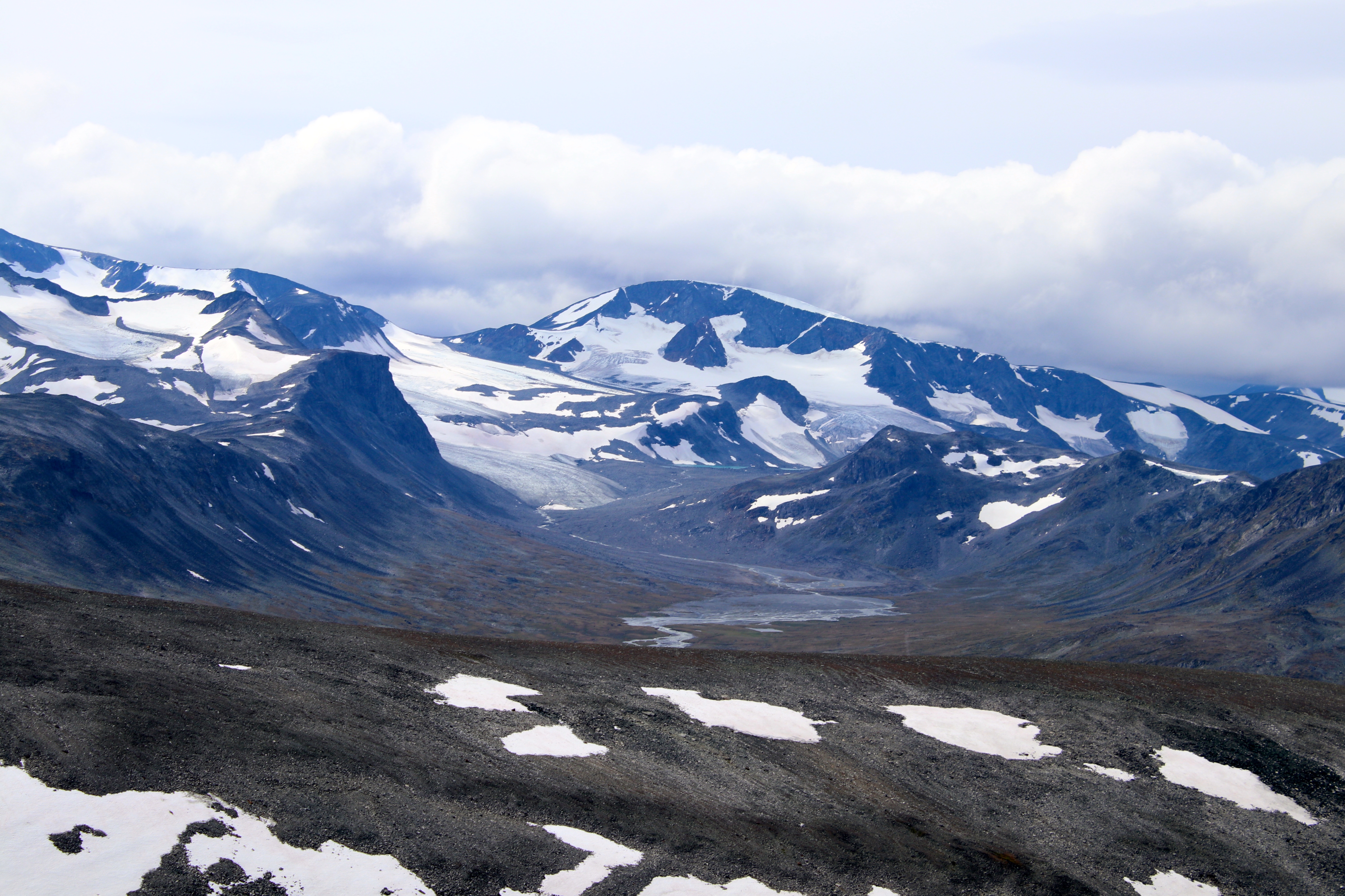 Utsikt mot Veobrean og Veodalen fra Nautgardoksle.