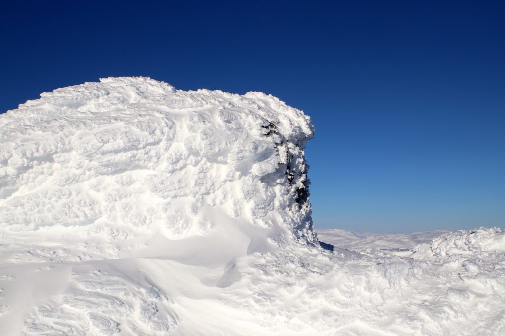 Toppvarden på Vassfjøra (1.633 moh) en iskald vinterdag.