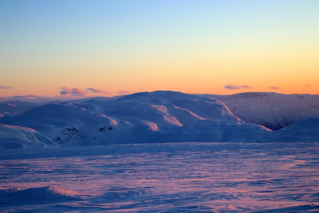 Flott kveldshimmel over ryggen som leder opp mot Vassfjøra (1.633 moh).