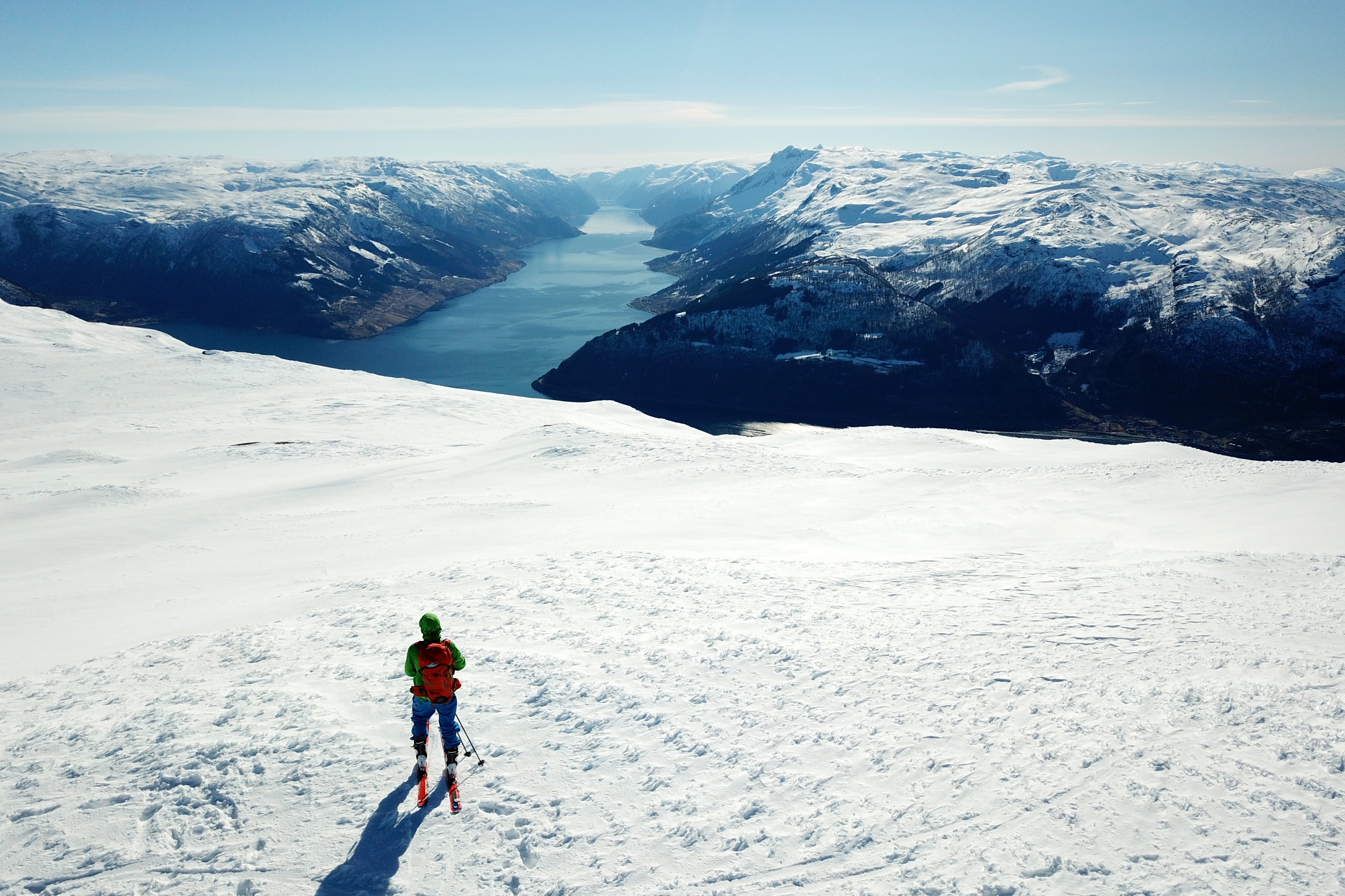 Fra toppen av Oksen er det flott utsikt inn i Sørfjorden.