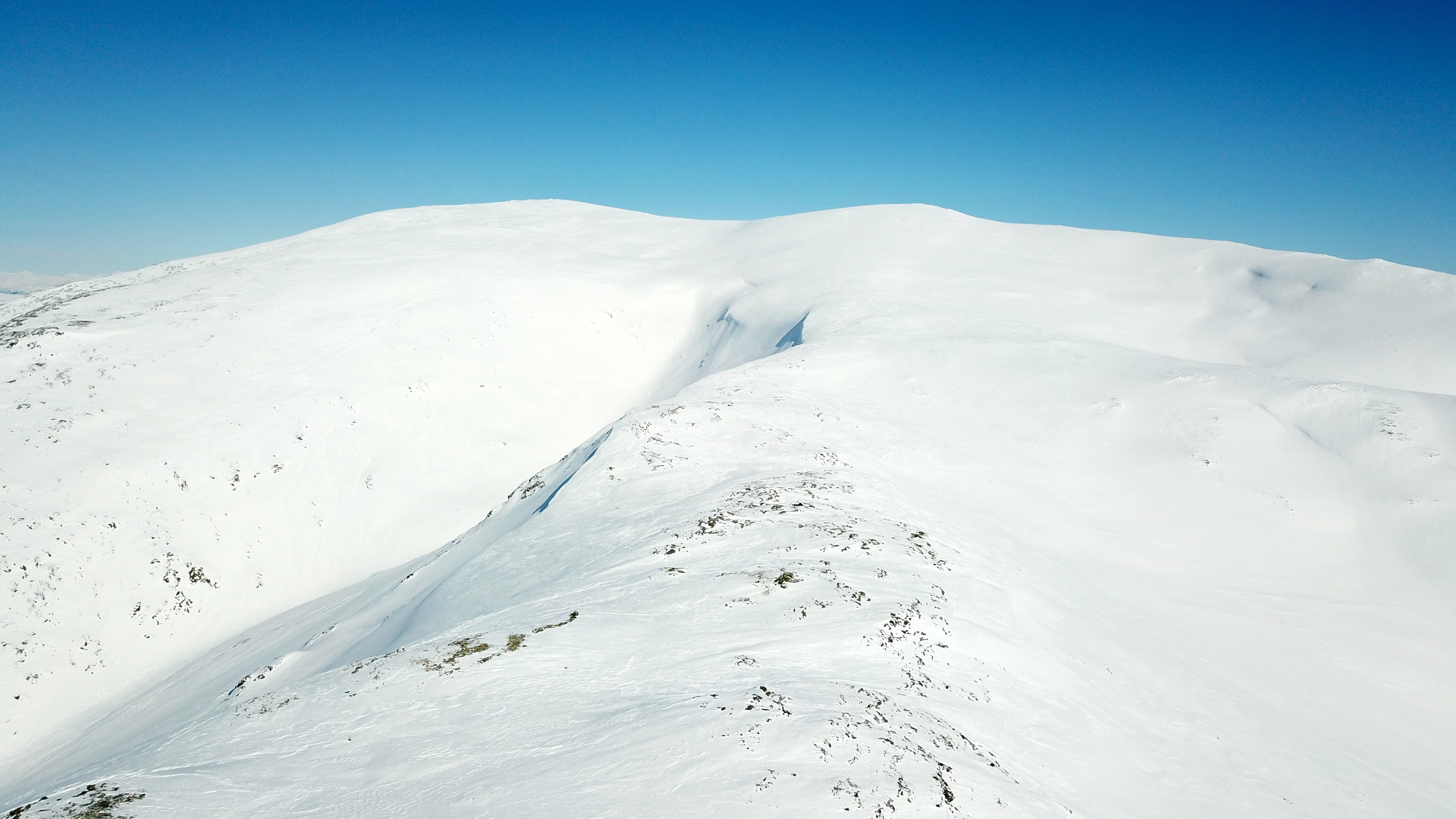 Blåskavlen (1.809 moh) er det høyeste fjellet i Aurland og har en enorm utsikt fra toppen.