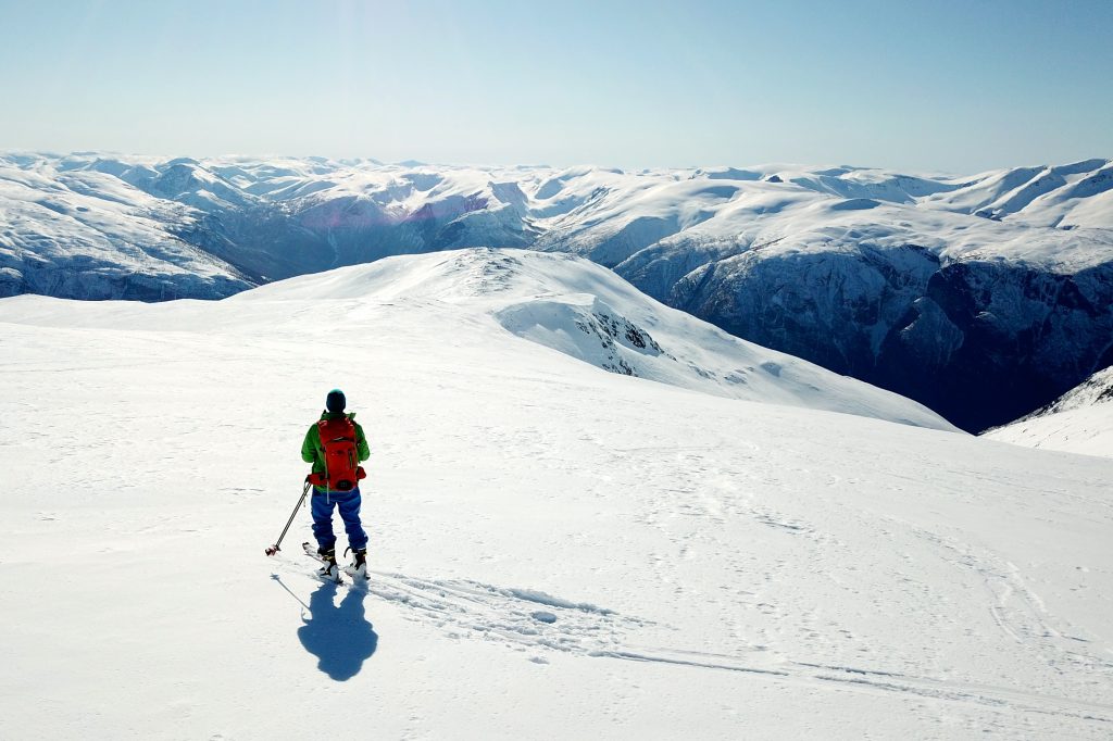 Skikjøring ned Blåskavlen i Aurland.