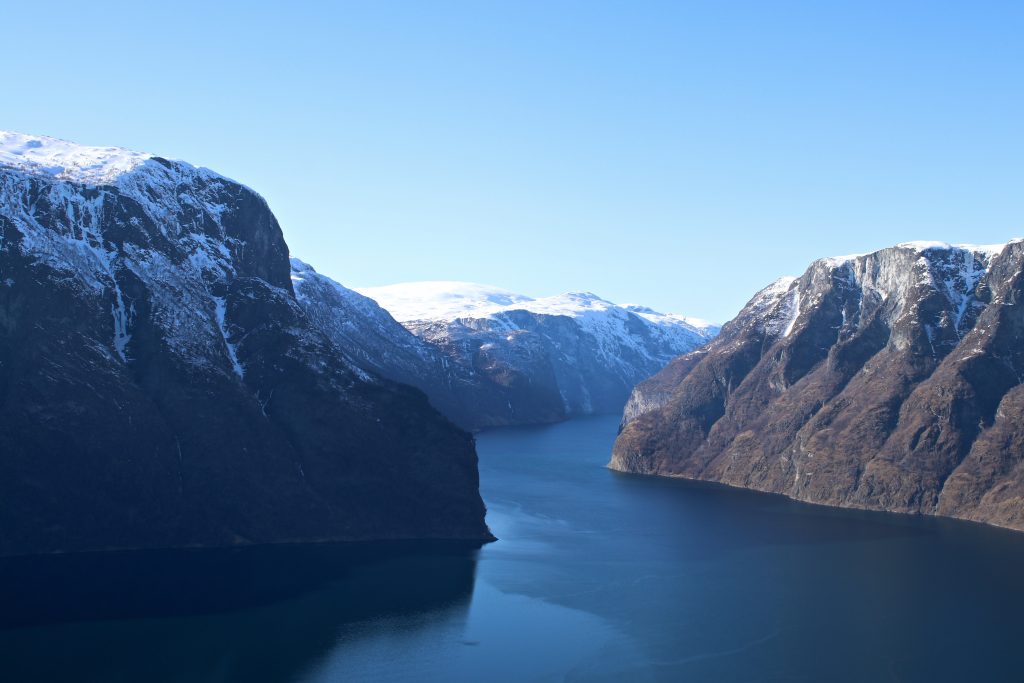 Utsikt mot Arulandsfjorden på vei opp Aurlandsfjellet.