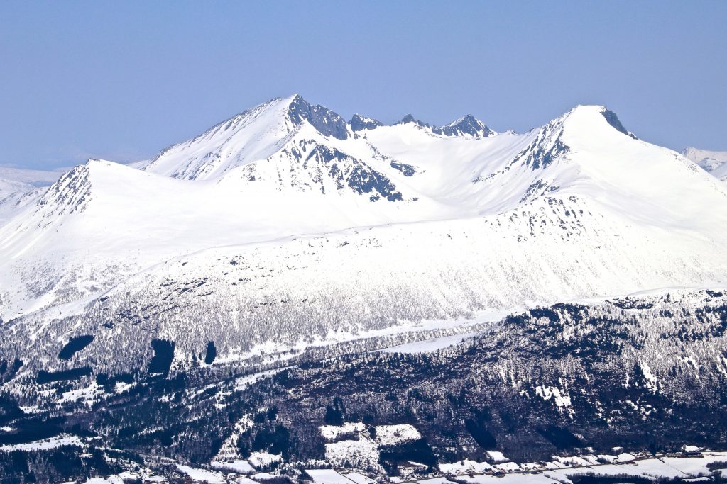 Hesteskotraversen med Klauva (1.512 moh) og Kyrkjetaket (1.439 moh).