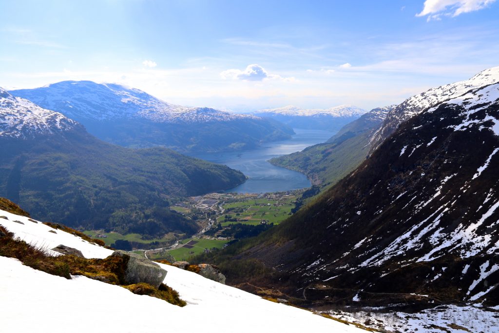 Under oppstigningen til Skåla har en fin utsikt mot Loen og Nordfjord.