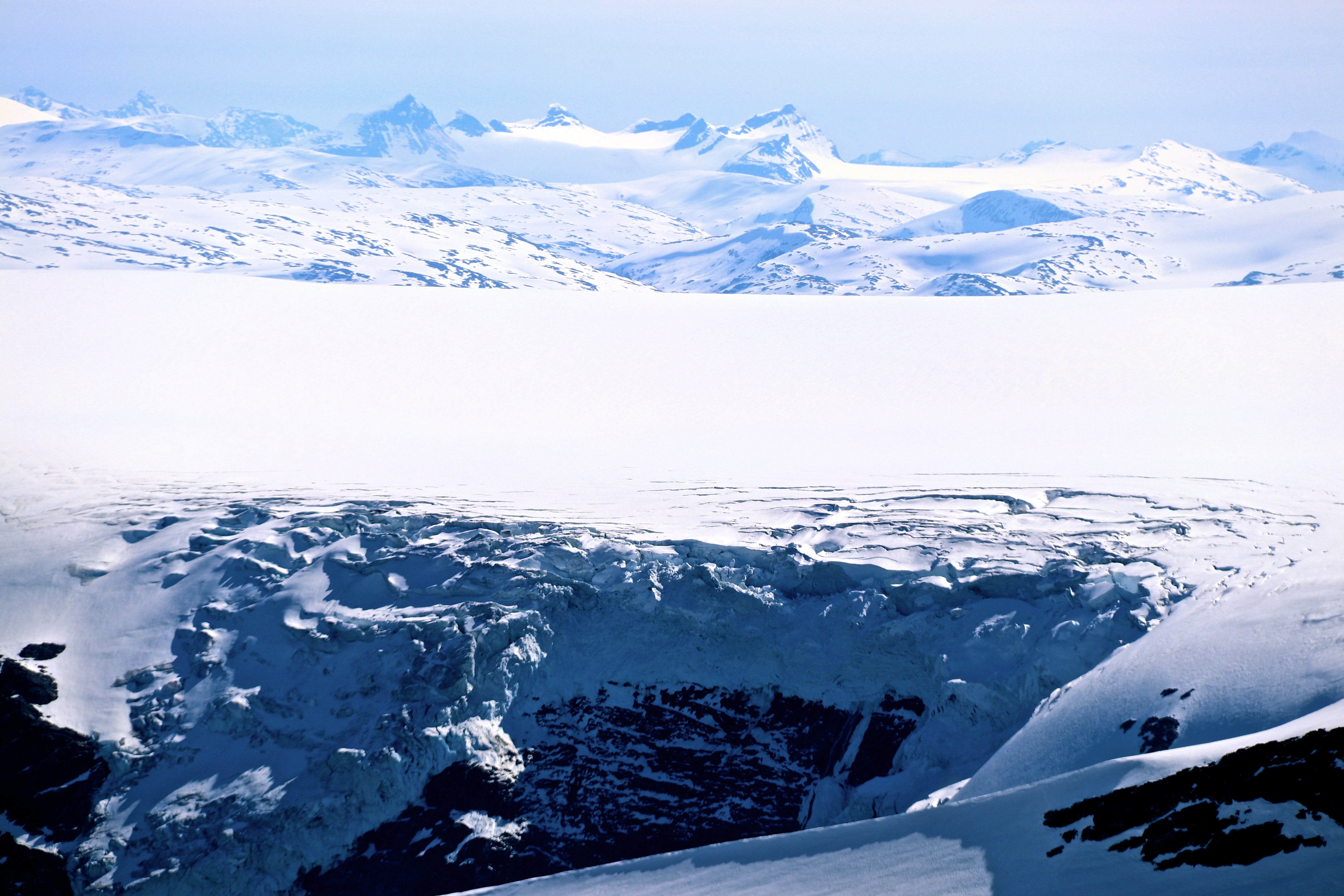 Ruteflotbreen med Smørstabbtindan i bakgrunnen.