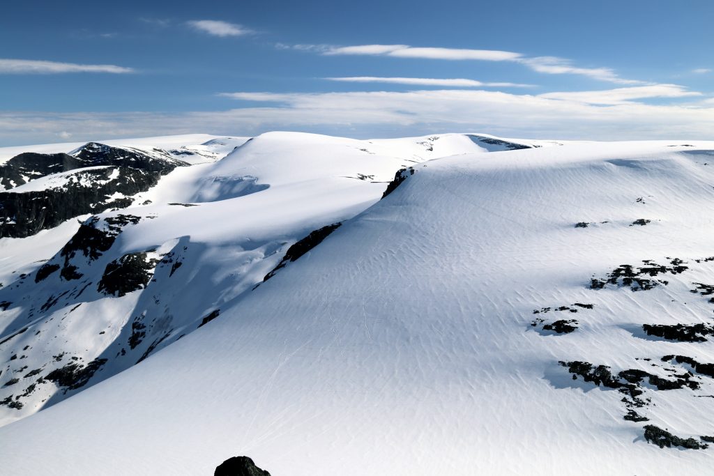 Tilbakeblikk fra Ramnefjellet mot Vesledalsbreen, Gjerdaaksla og Jostedalsbreen.