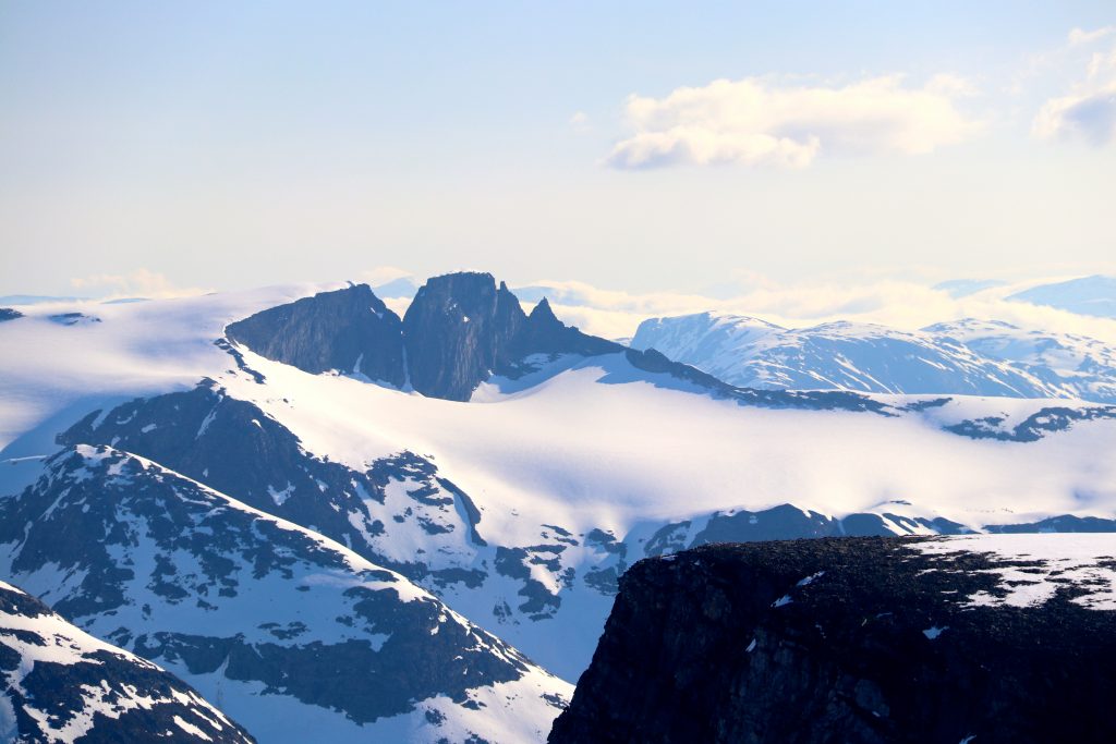 Tindefjella sett fra Ramnefjellet.