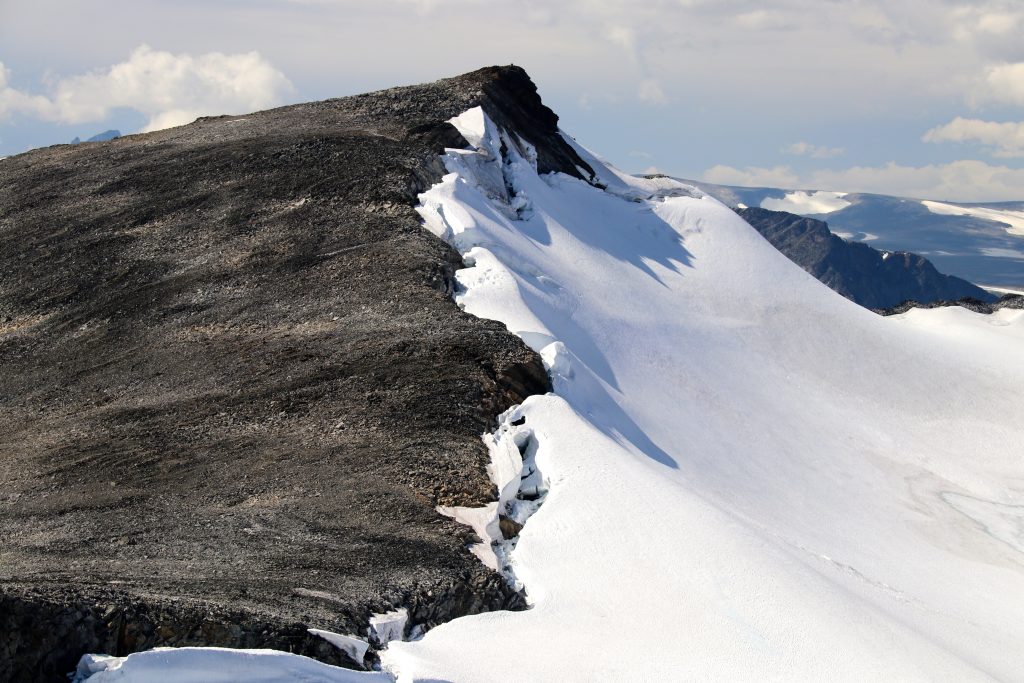Stygghøbreskardet med Søre Veotinden (2.267 moh)