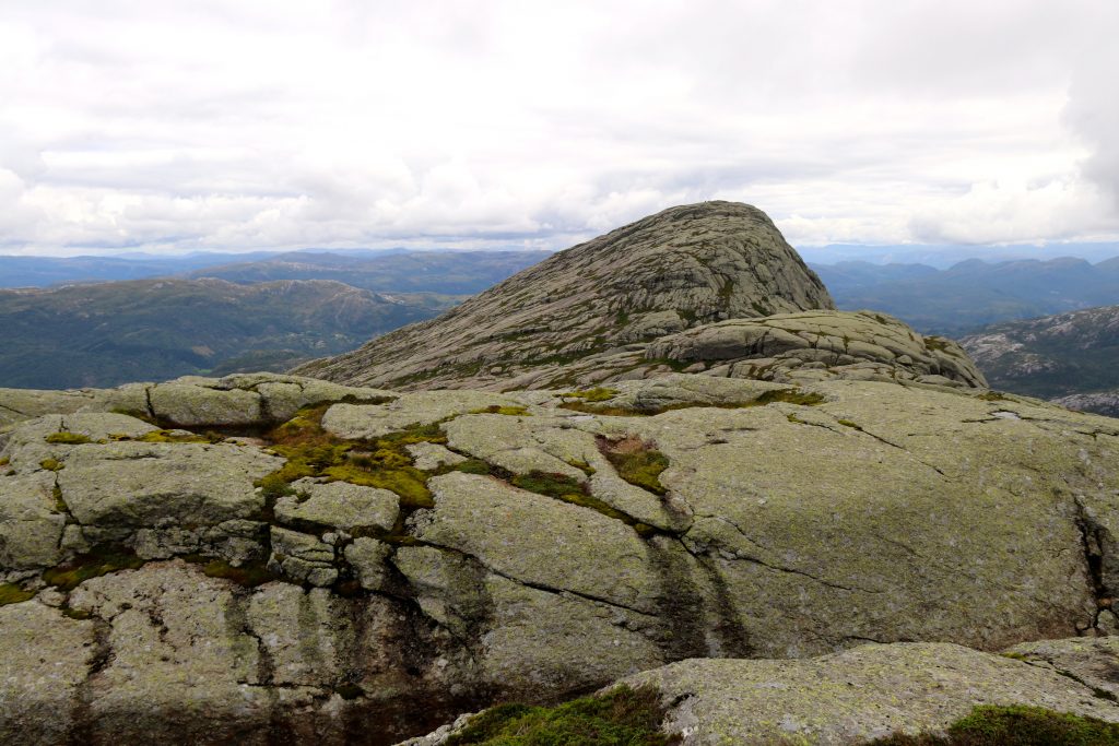 Gygrekjeften (710 moh) er den østligste toppen på Lihesten. 