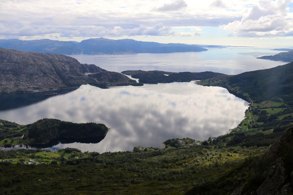 Lifjorden og Sognesjøen.