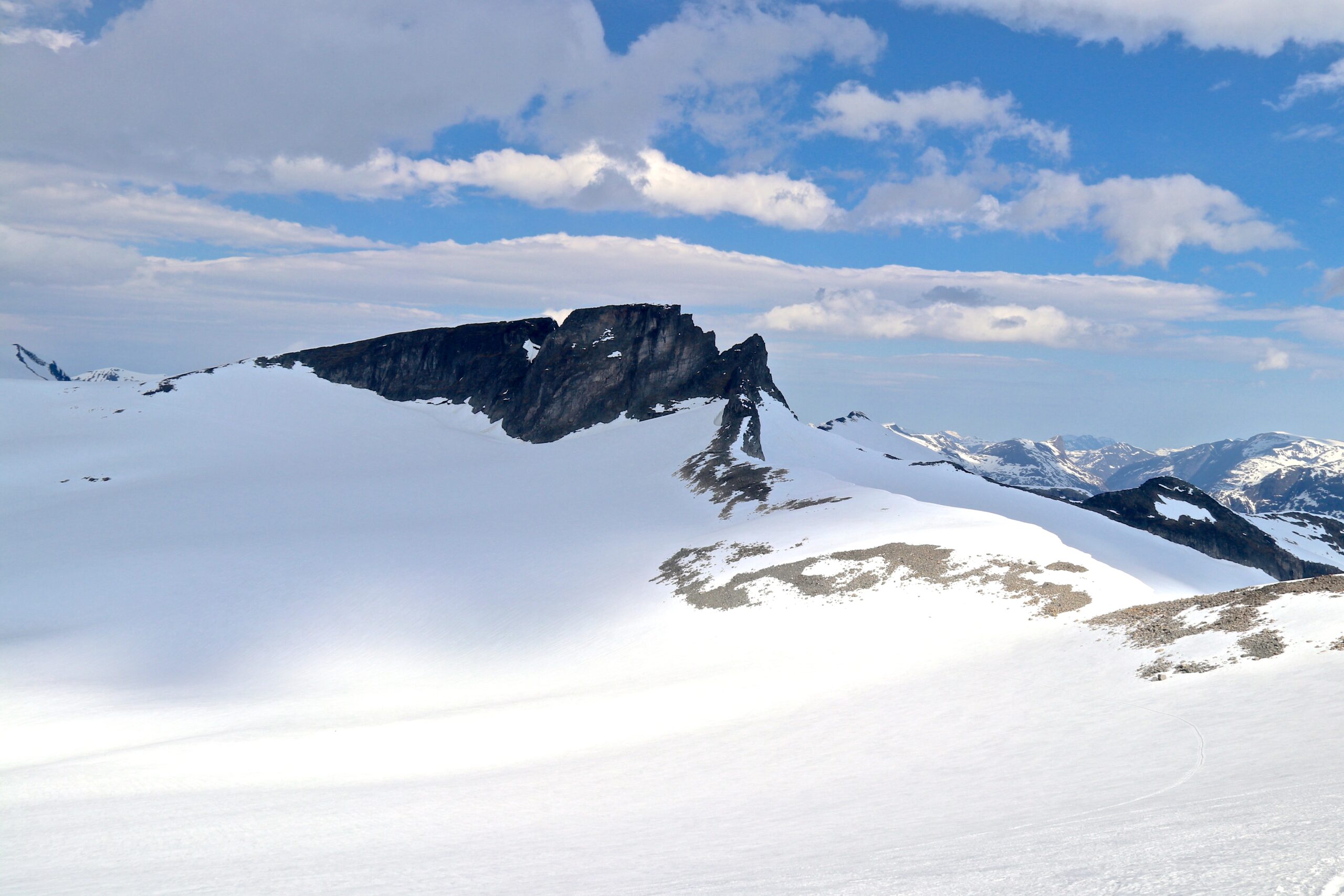 Havaldetreet og Tindefjellet (1.776 moh) på Tindefjellsryggen.
