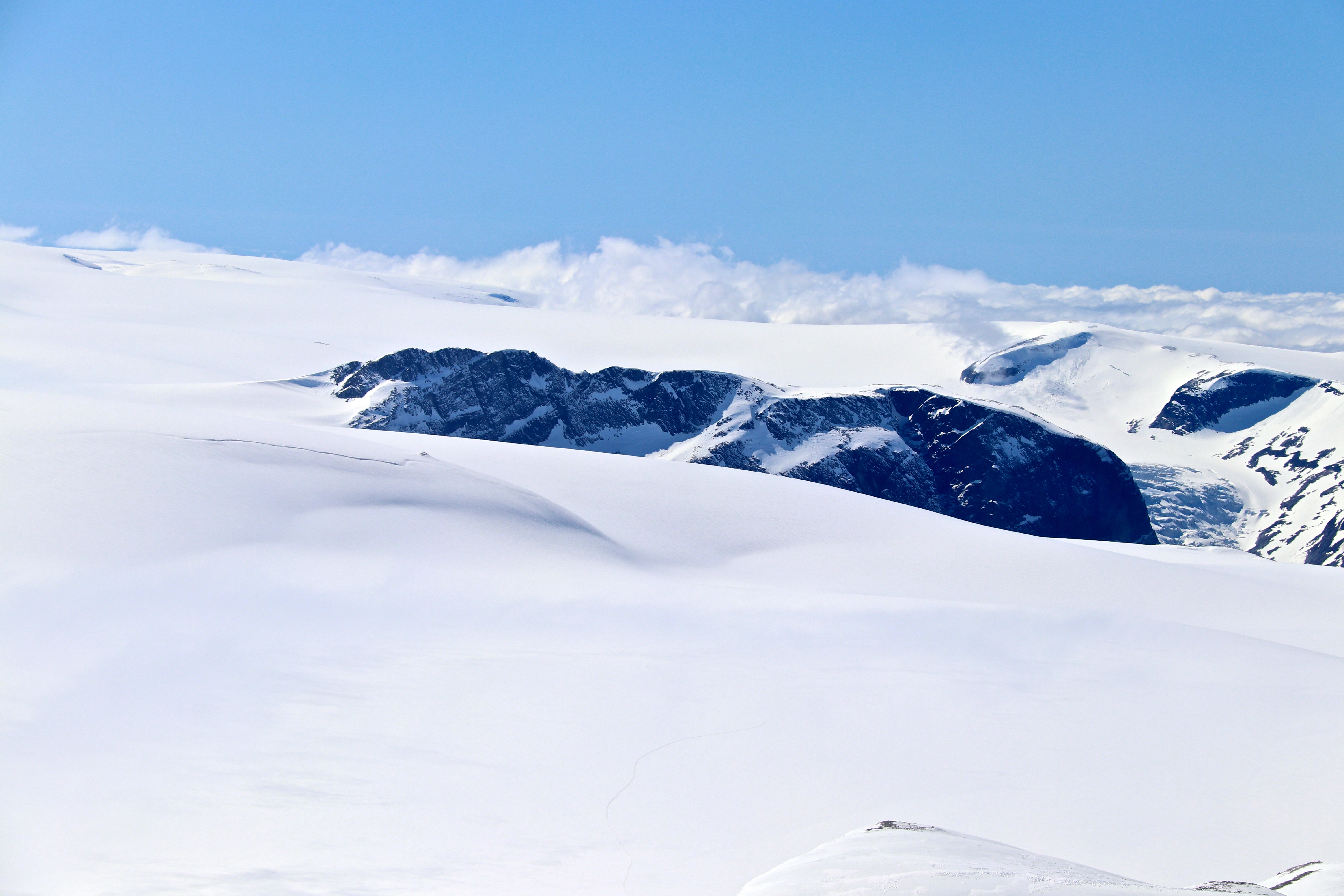 Kjenndalskrun (1.830 moh) er et av de flotteste utsiktspunktene oppe på Jostedalsbreen.